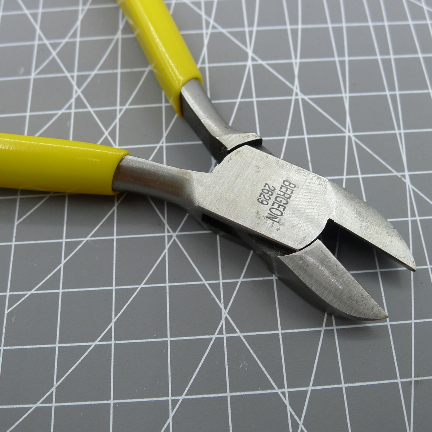 Pince coupante latérale à bout arrondi Bergeon 2629, fabriquée en Suisse, 130 mm
