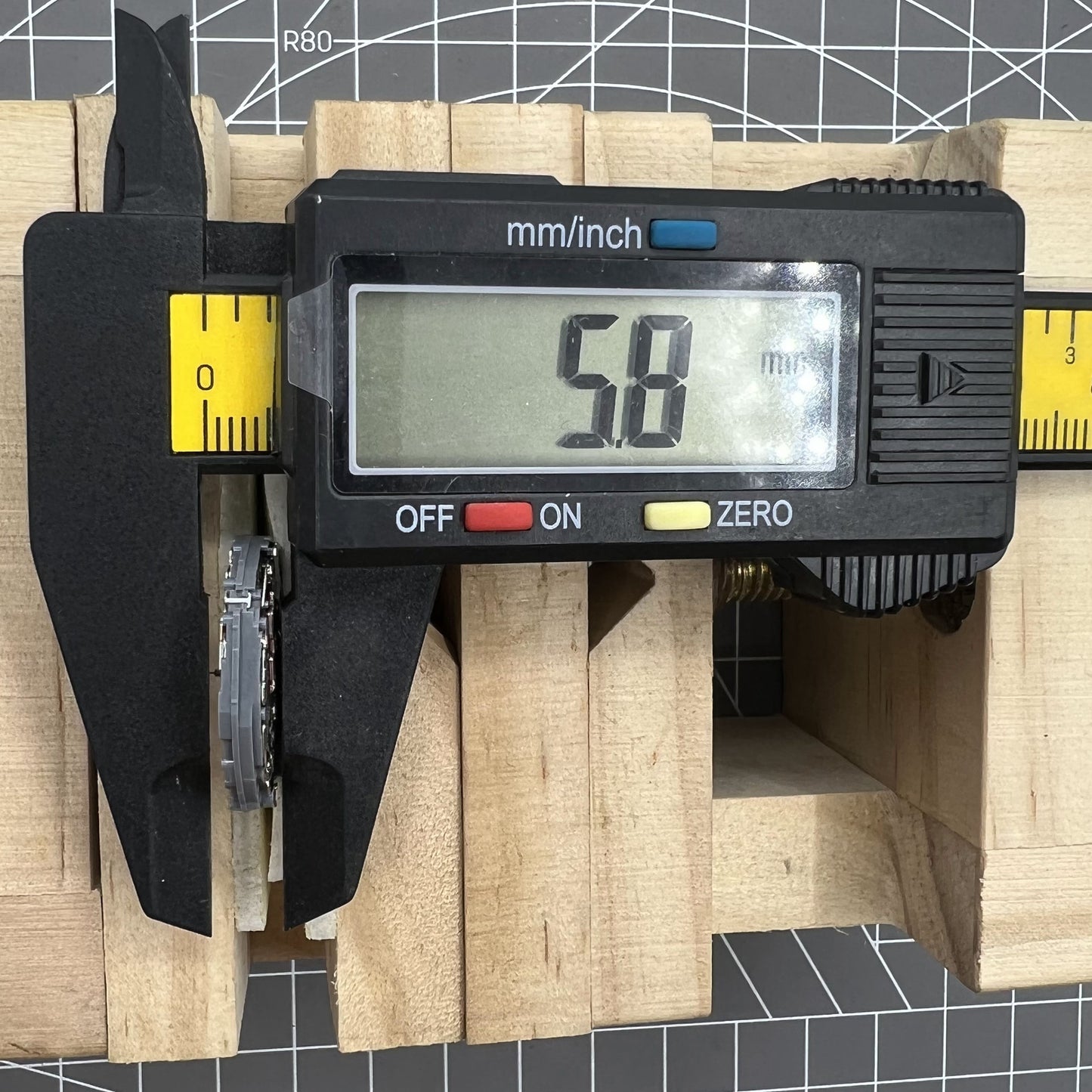 Hattori Epson TMI VH67 quartz watch movement, precision Japan-made mechanism for repair.