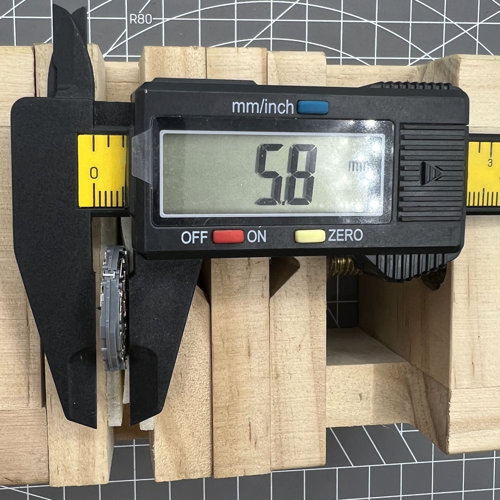 Hattori Epson TMI VH67 quartz watch movement, precision Japan-made mechanism for repair.