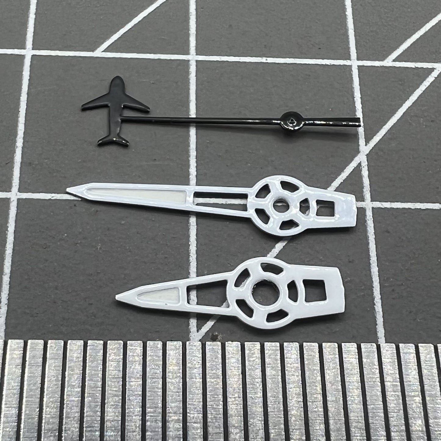 Plane Small Second green luminous watch hands set, compatible with NH35/NH36/4R/7S movements for accurate timekeeping.