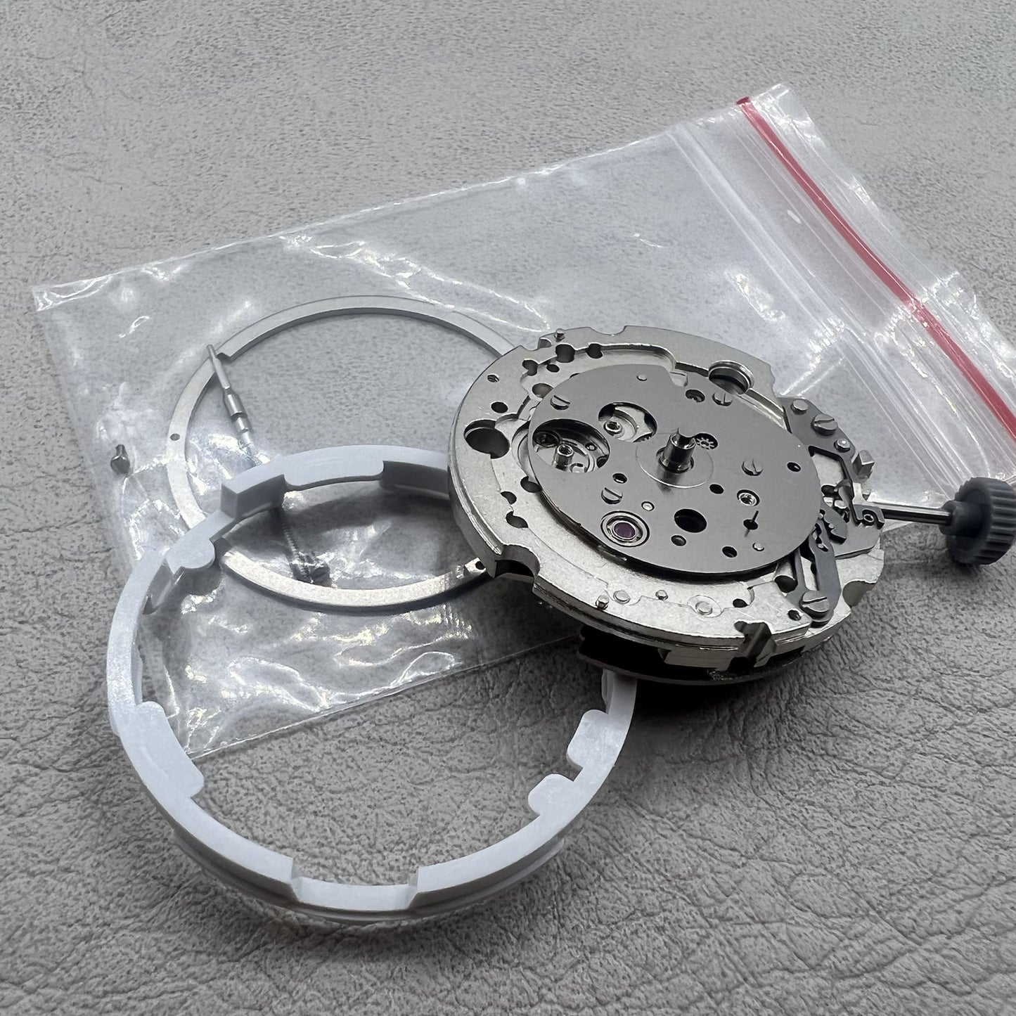 Japanisches Miyota 8245 Automatisches mechanisches Uhrwerk, silberfarben, hohl, 2 Zeiger
