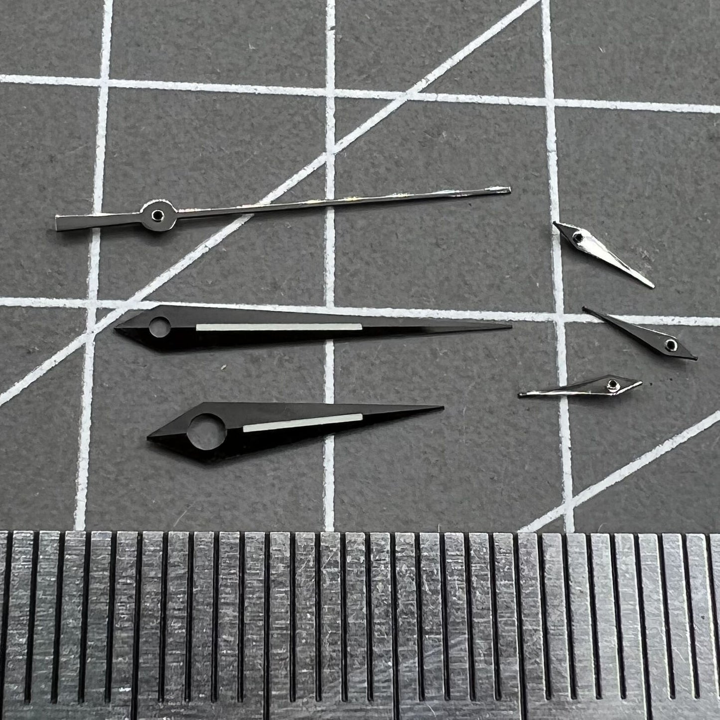 Polished black luminous watch hands set for Ronda 5040B quartz movement, enhancing readability.