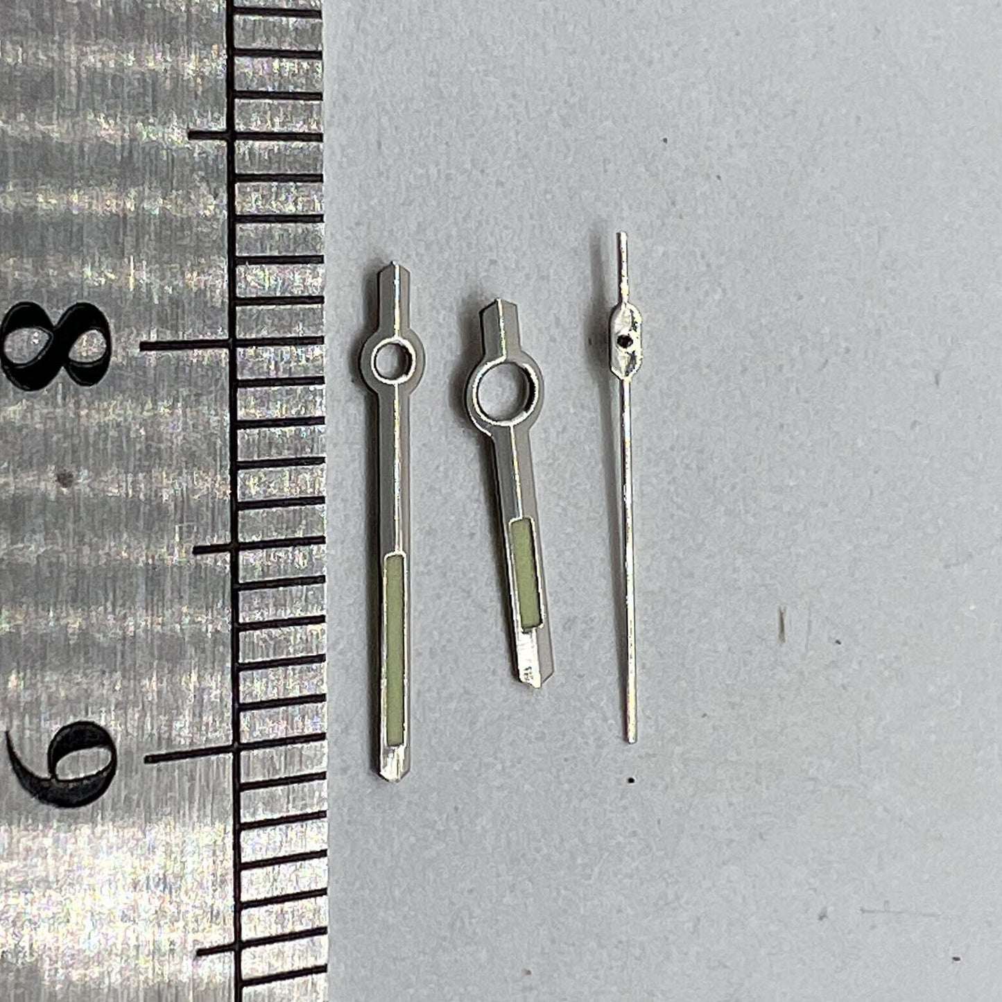 Aiguilles de montre lumineuses vertes argentées de 11 mm pour mouvement Orient 46941 46943