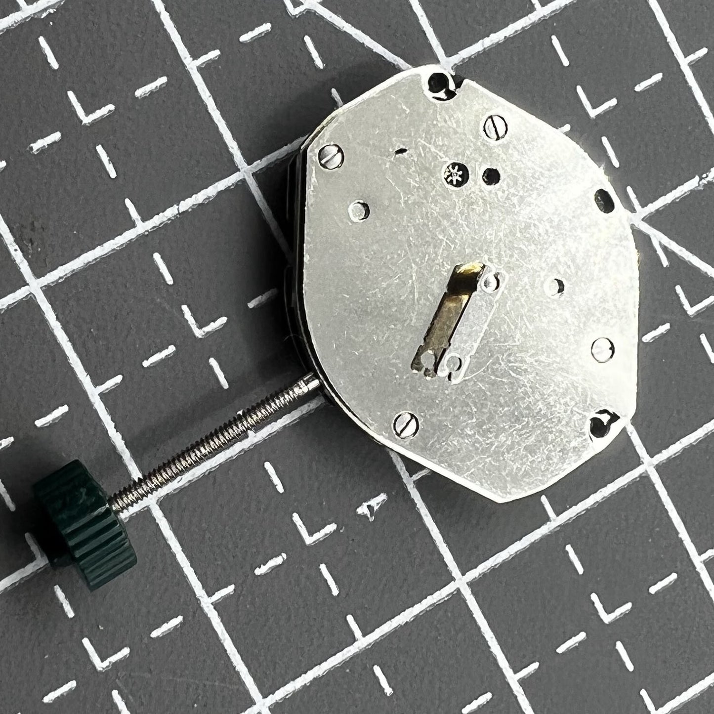 Remplacement du mouvement de montre à quartz Ronda 1069