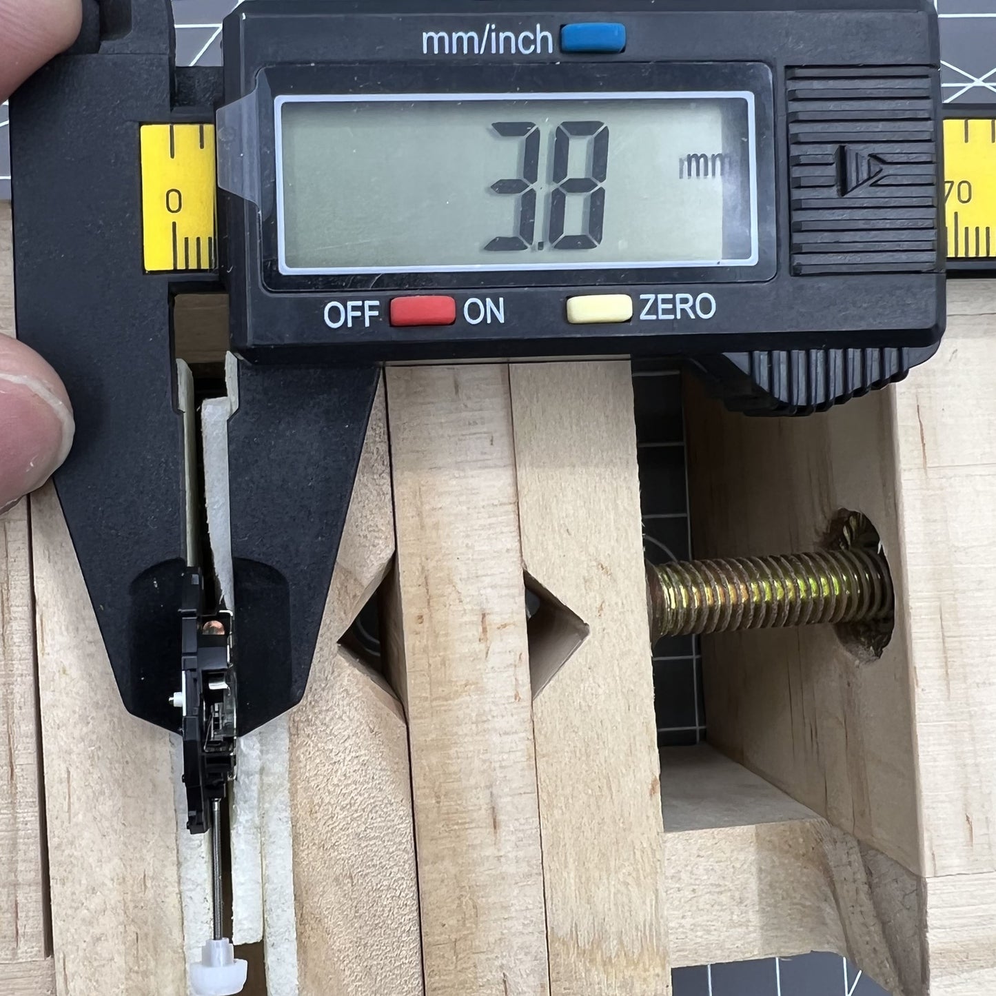 Sunon PE46 2 Zeiger mit Datum Uhren Quarzwerk Datum bei 3
