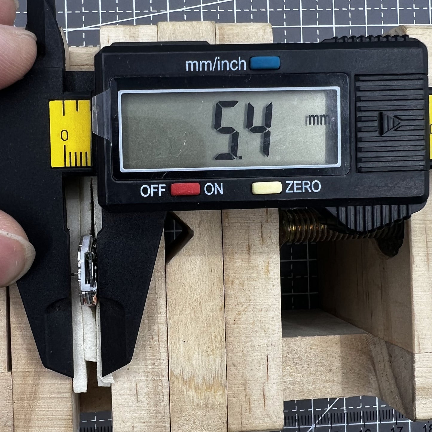 2 Stück Miyota 2033 Quarz Uhrwerk mit hohem Pinion H5 und Uhrenwelle