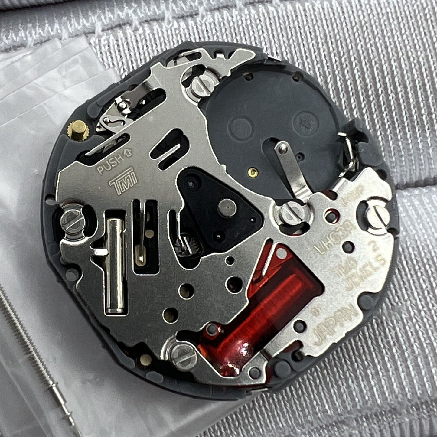 Japan-made Hattori Epson VH63A quartz watch movement for accurate timekeeping in watch accessories.