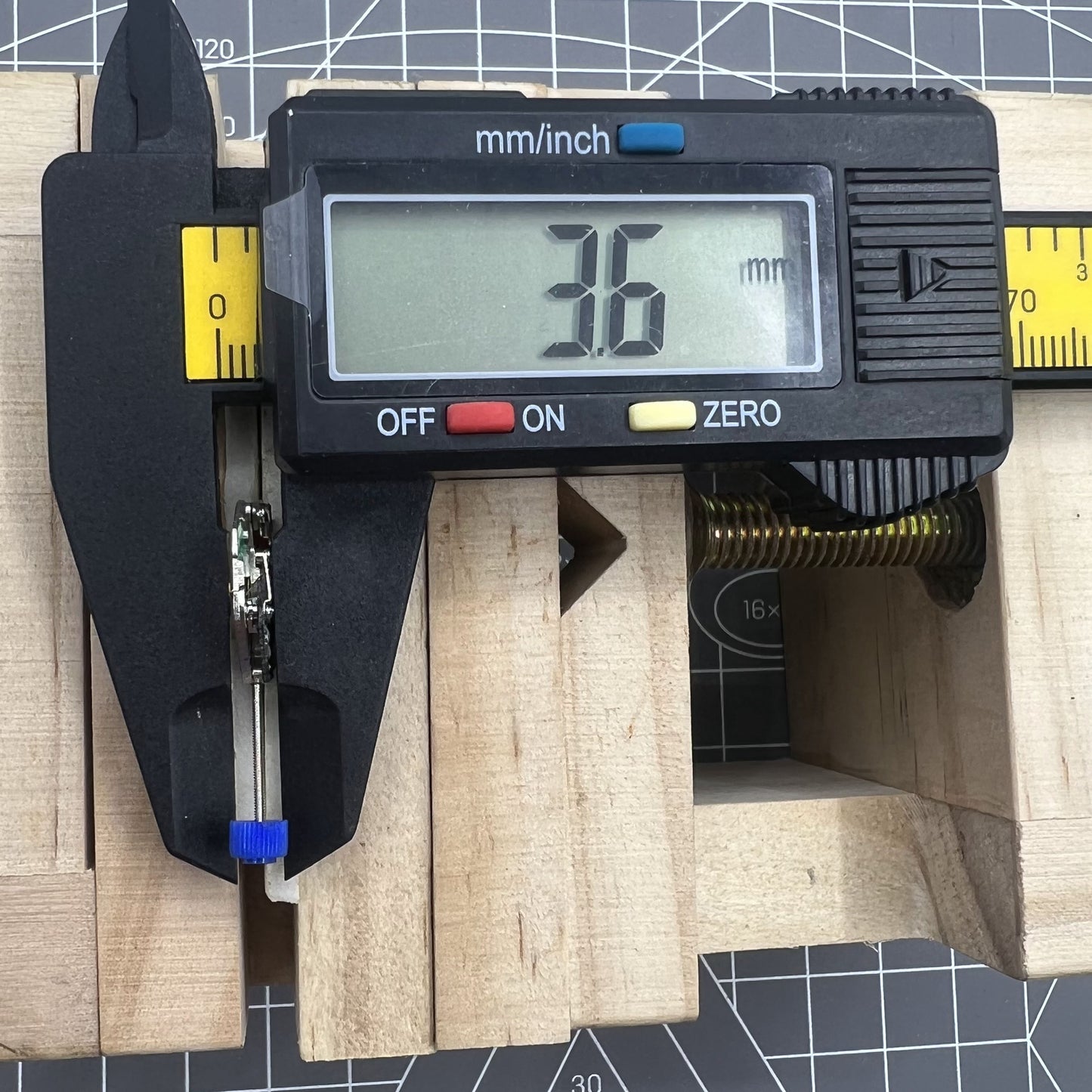 Mouvement de montre à quartz ISA 268 à 2 aiguilles, fabriqué en Suisse
