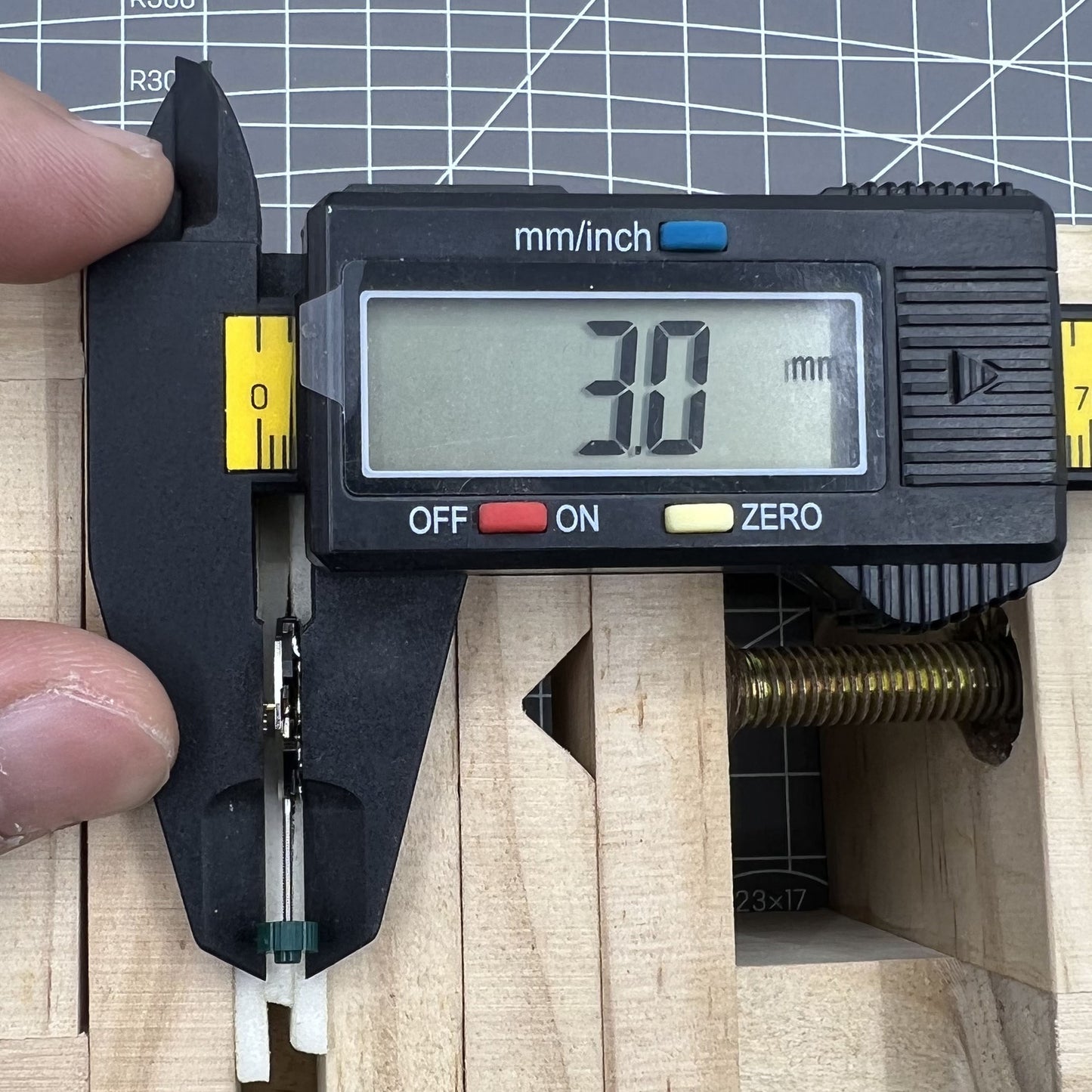 Swiss Ronda 1064 quartz watch movement for precise timekeeping in watch accessories by Made.