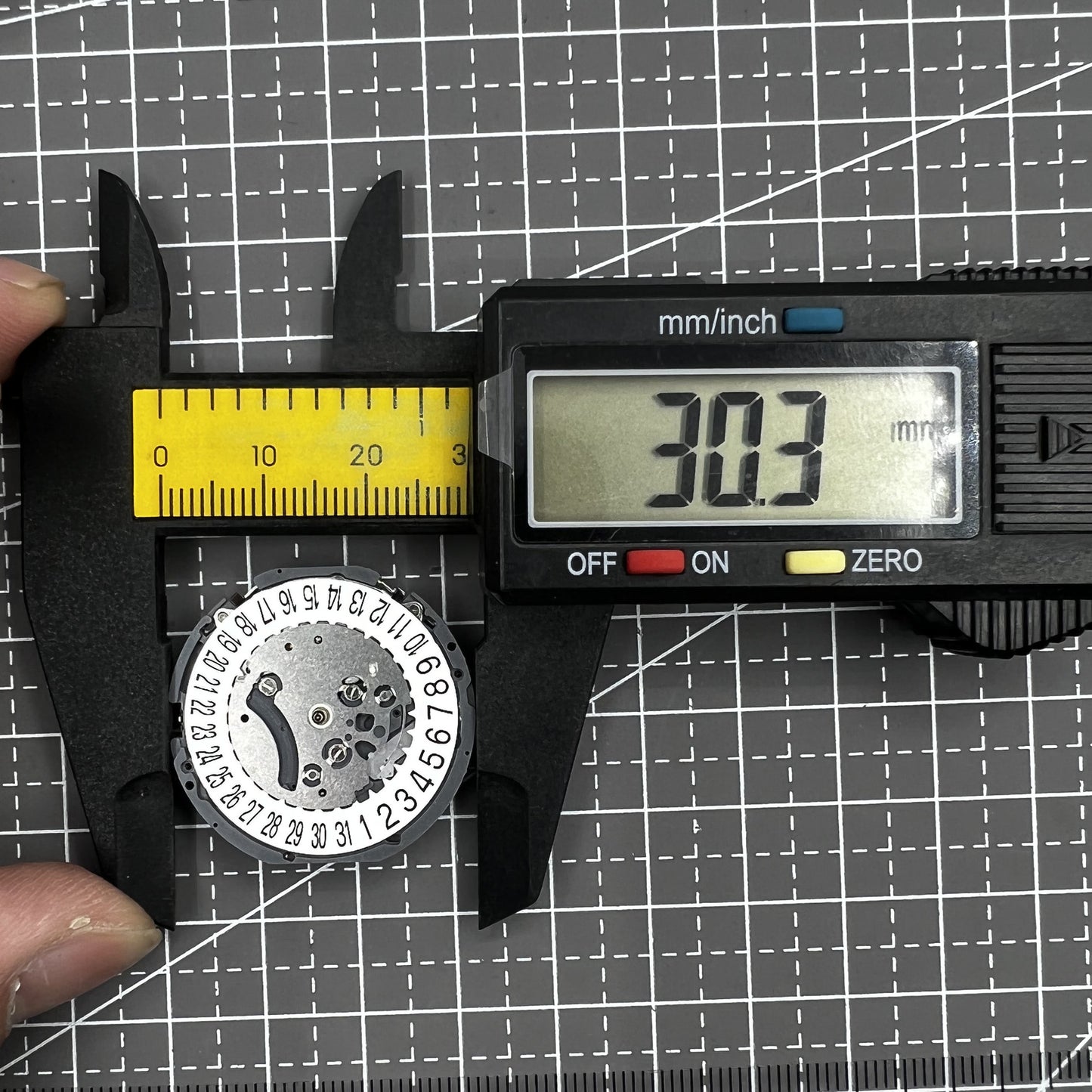 Japan Hattori VK64A quartz watch movement with date display at 6 o'clock, precise and reliable timekeeping.