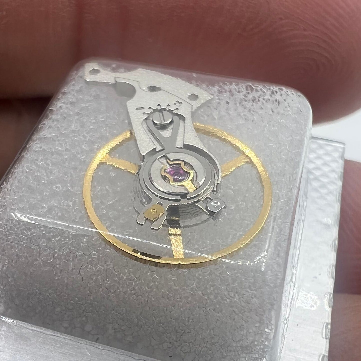 Swiss Complete Balance Wheel with Splint for SW200 series, precise watch repair part enhancing movement accuracy.