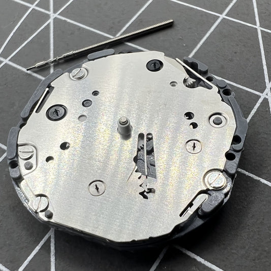 Hattori Epson TMI VD84A quartz watch movement for precise timekeeping in watch accessories.