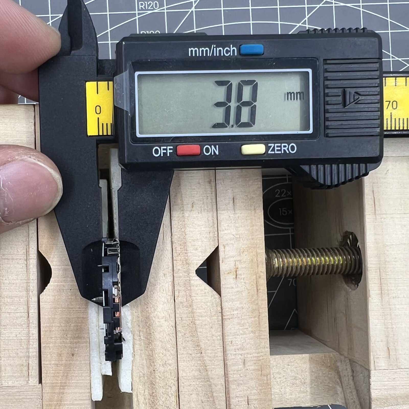 Hattori Epson TMI Japan VR3G quartz watch movement, precise timekeeping for watch accessories.