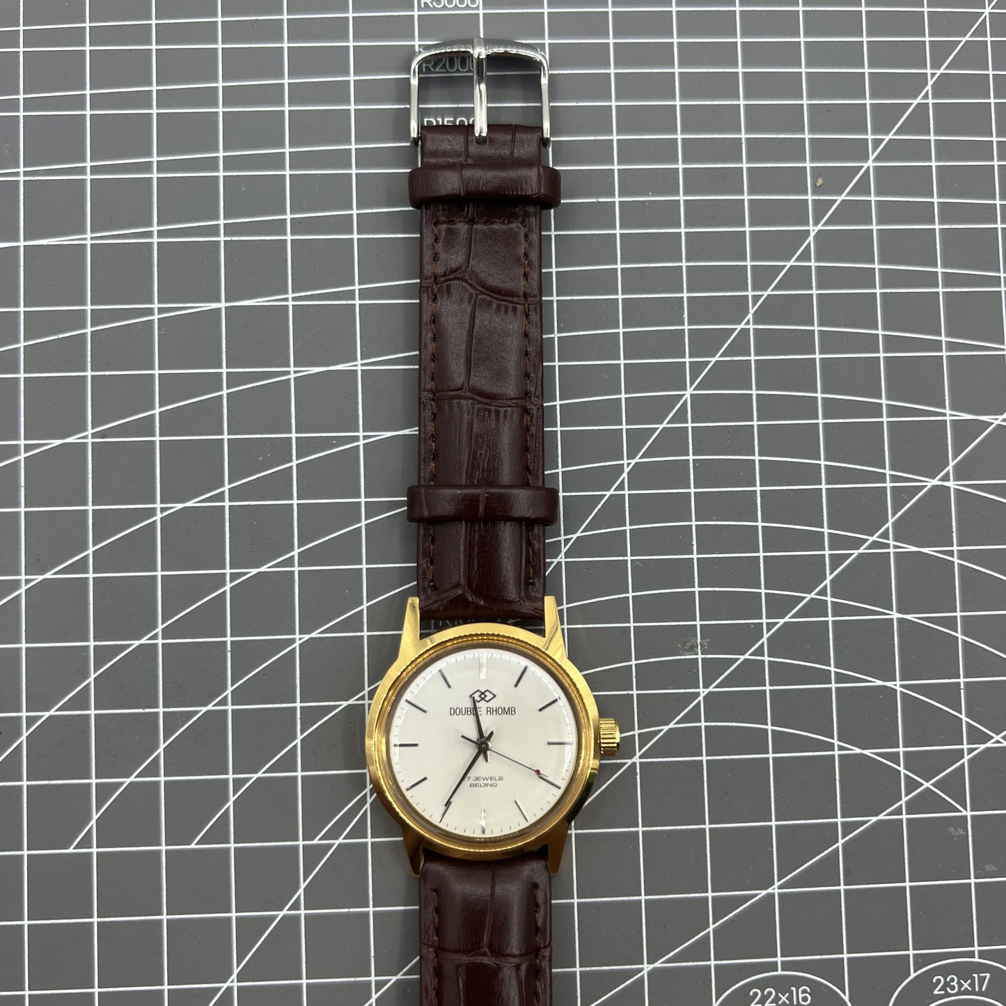 Beijing Double Rhomb manual watch with golden case and silver nail markers, classic style accessory