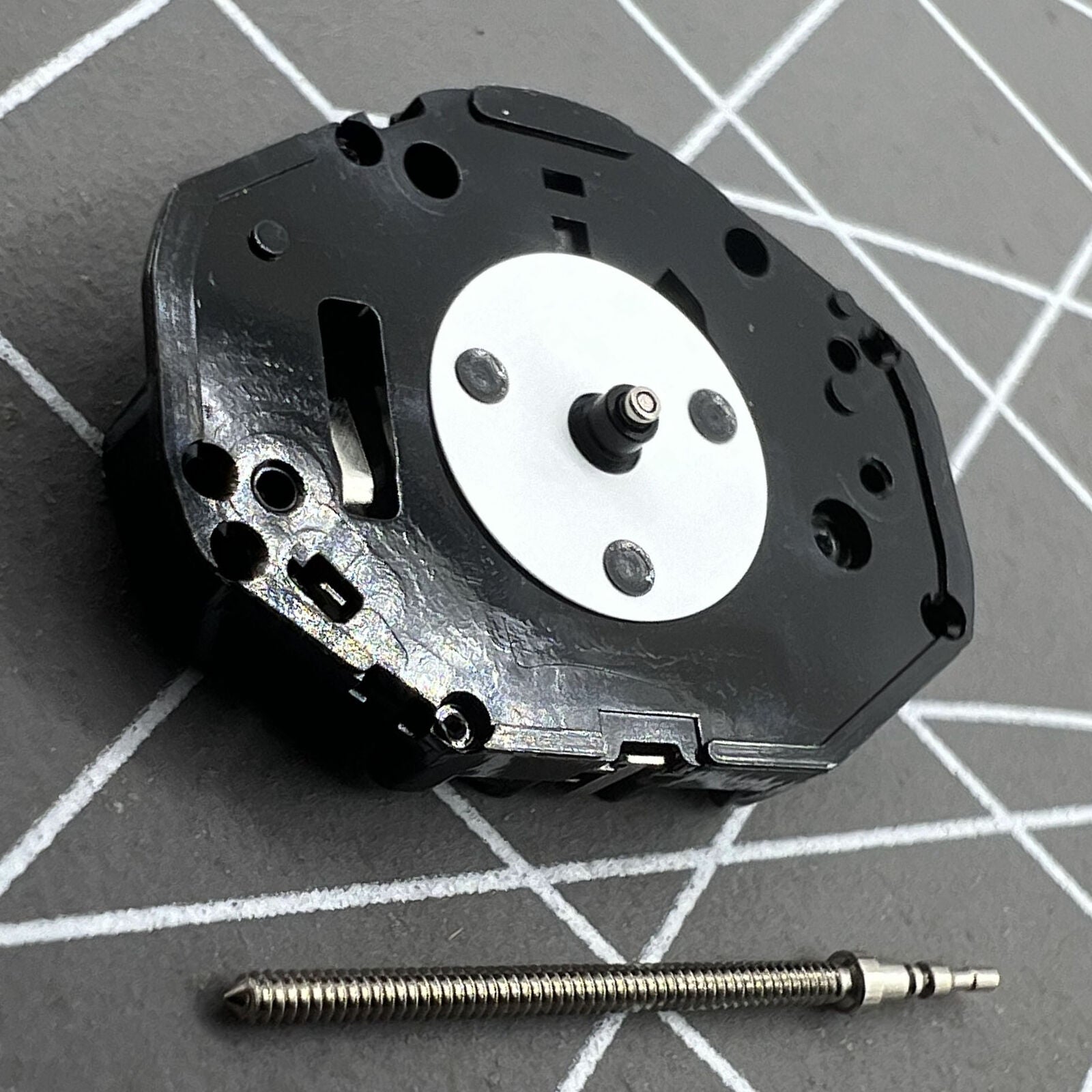 Hattori Epson TMI PC20 quartz watch movement, precision Japan-made mechanism for reliable timekeeping.