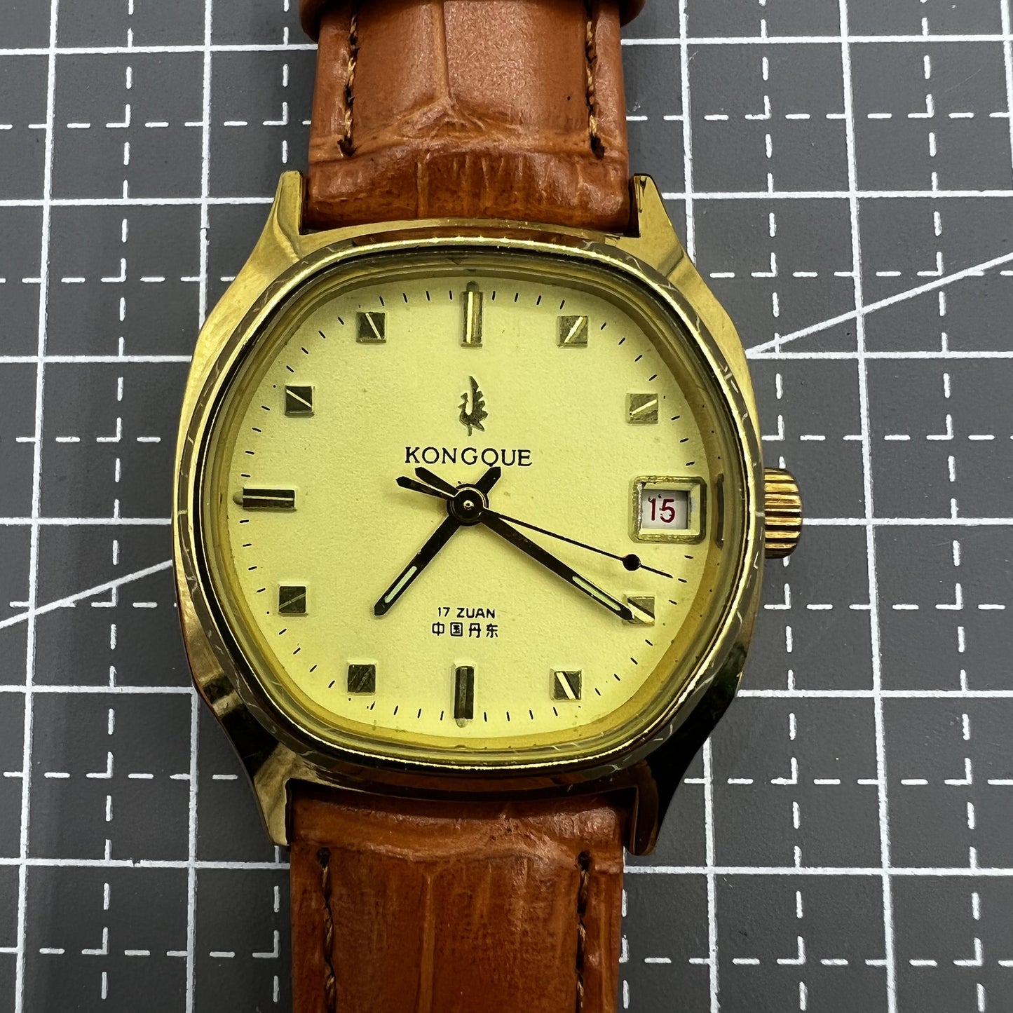 Dandong Manual Mechanical Watch 17 Jews Single Calendar Golden Dial