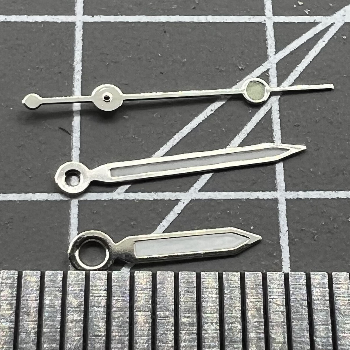 Aiguilles de montre 11,5 mm avec garniture argentée et luminescente verte pour mouvement à quartz Ronda 515