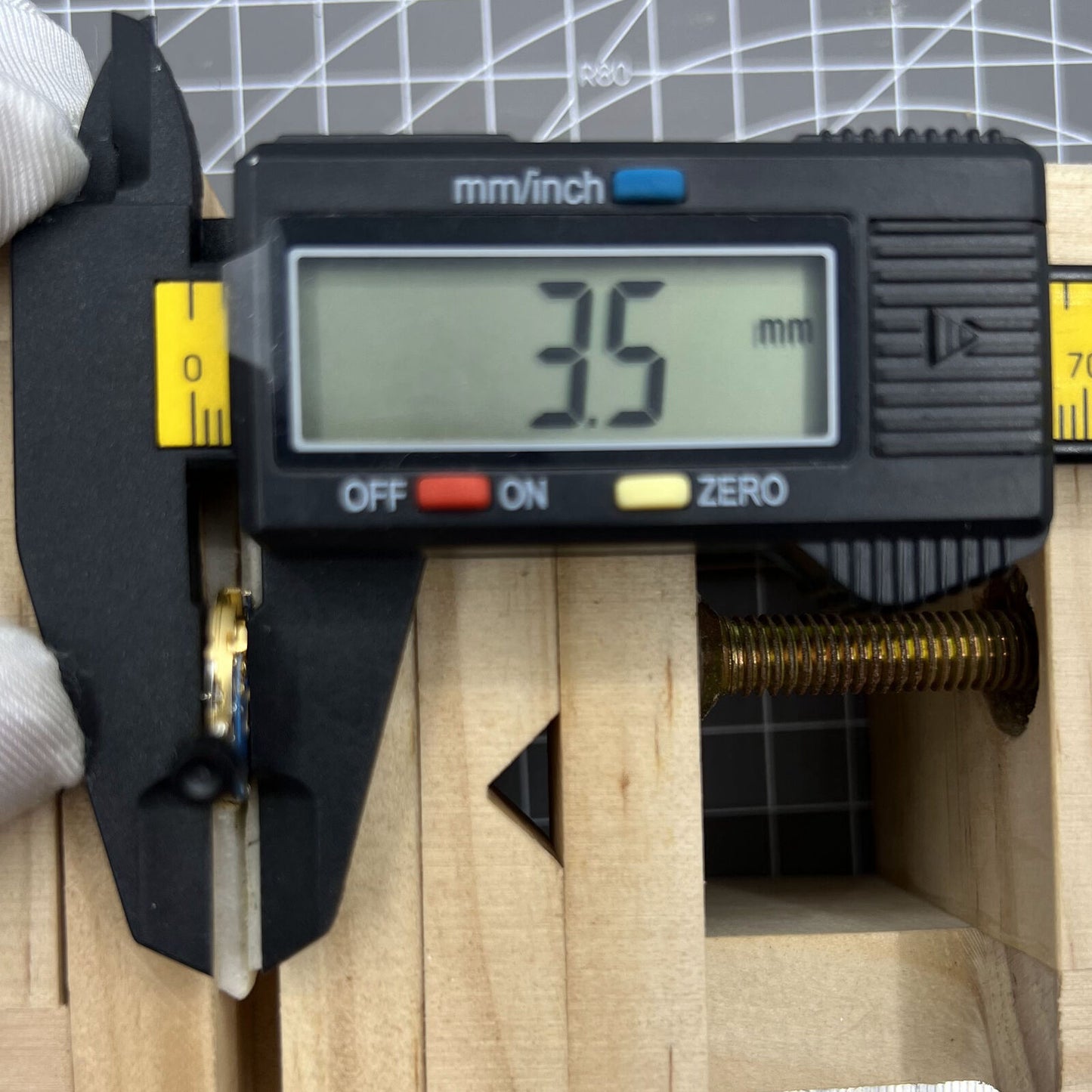 Swiss Made ETA 956.032 quartz watch movement with 2 hands, precise craftsmanship by ETA for reliable timekeeping.