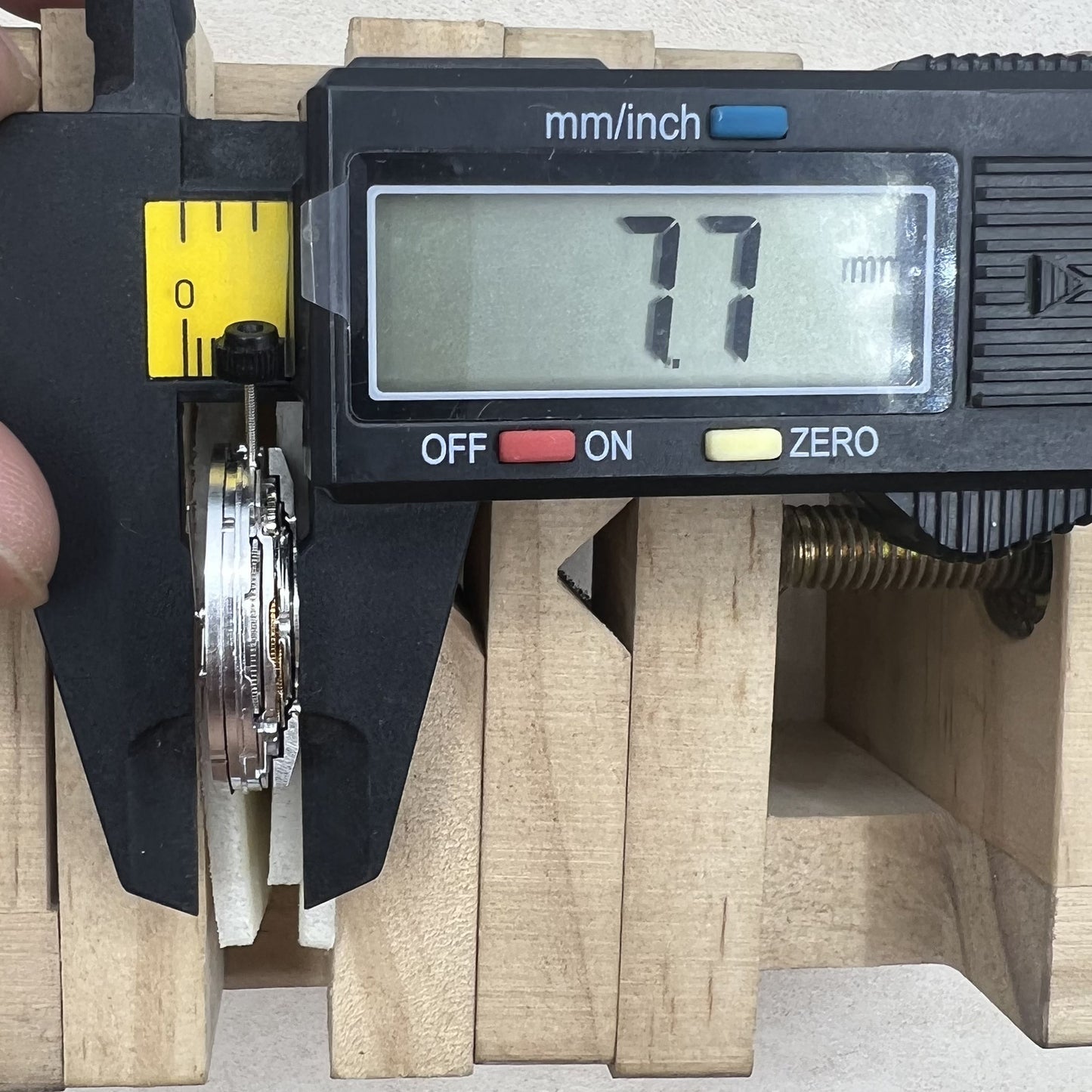 Modifiziertes Dandong 2824 Automatisches mechanisches Uhrwerk Mondphase bei 6
