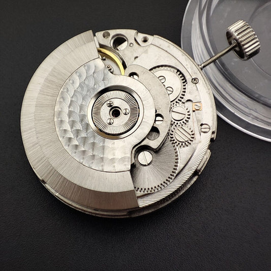 Seagull ST2557 GMT watch movement with automatic mechanical small second at 9 o?clock, precision timekeeping accessory.