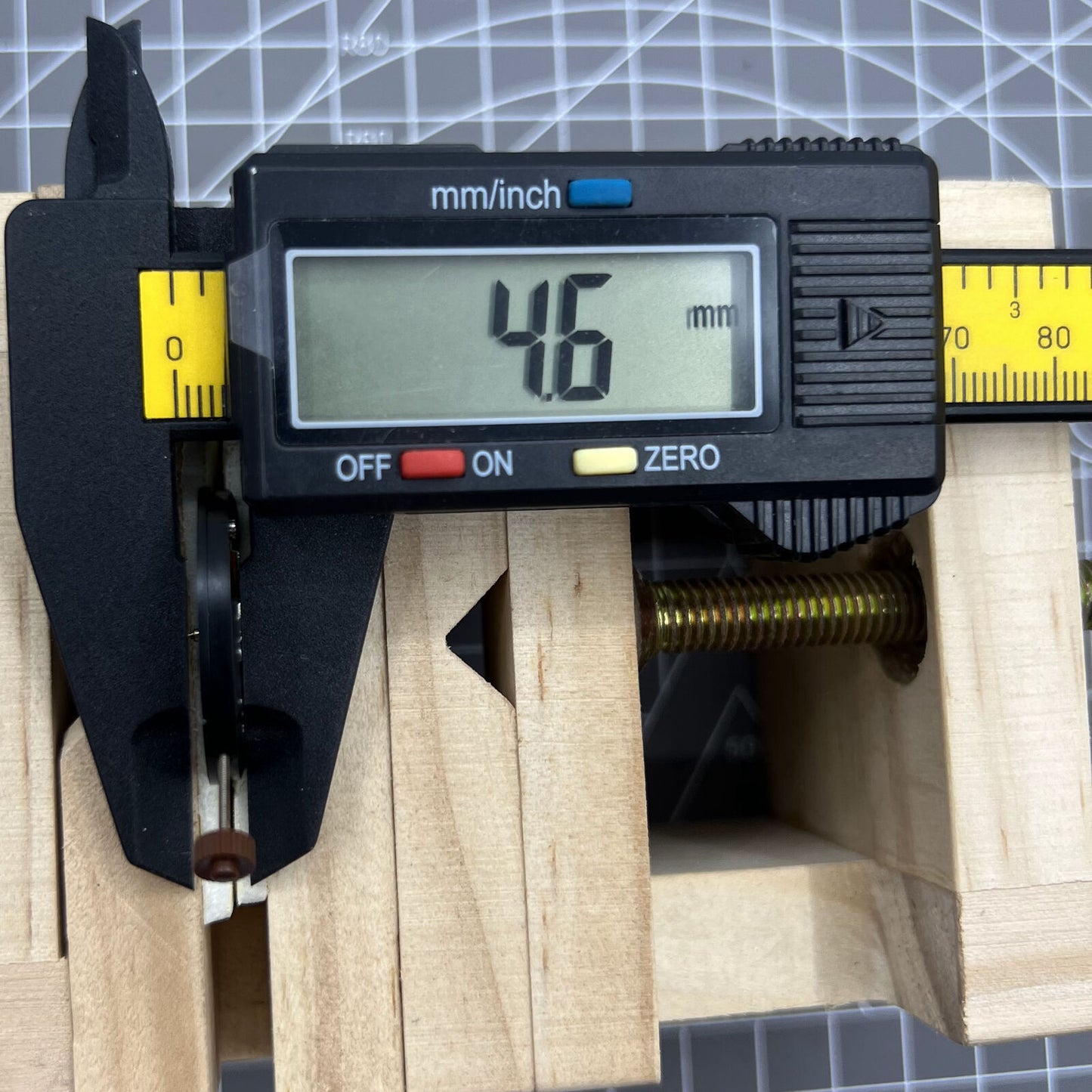 Swiss Made Ronda 519 quartz watch movement for accurate, reliable timekeeping in watch accessories.