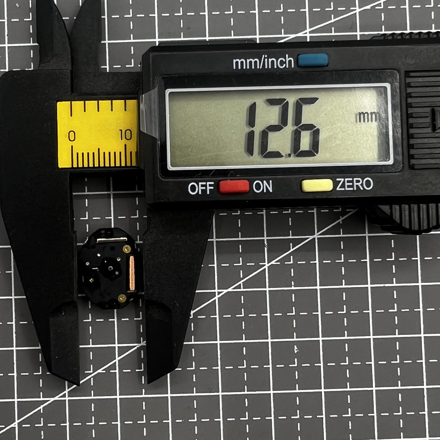 Hattori Epson VC11 quartz watch movement with stem, ensuring accurate timekeeping for watch repairs.