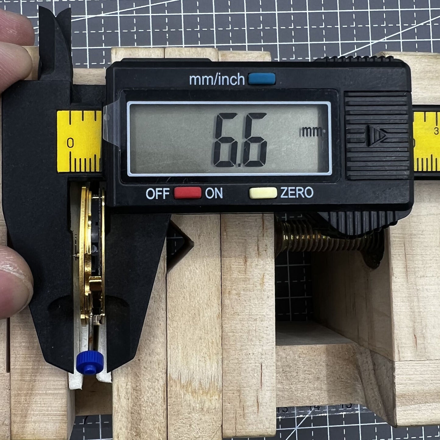 Swiss Made Ronda 5030D quartz watch movement with black date disk at 4 o'clock, ideal for watch repair.