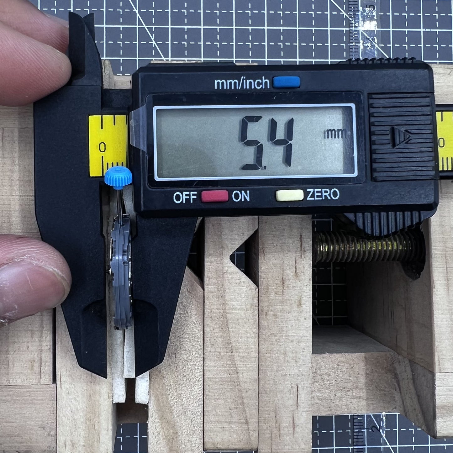 Miyota 6P55 Quartz Movement High Cannon Small Second At 3/9