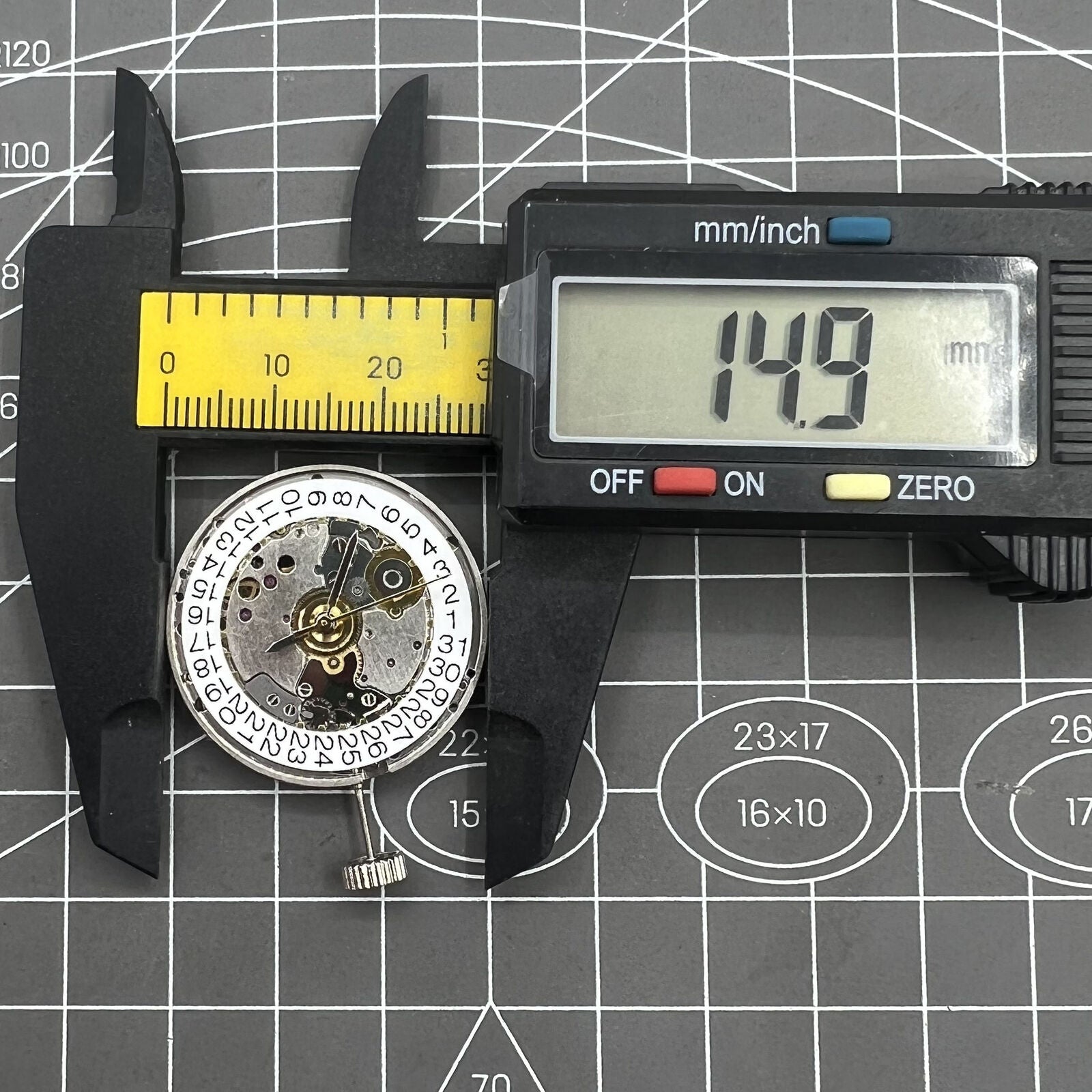 Hangzhou Golden Rotor mechanical watch movement with single calendar window, showcasing precision engineering and elegant design.