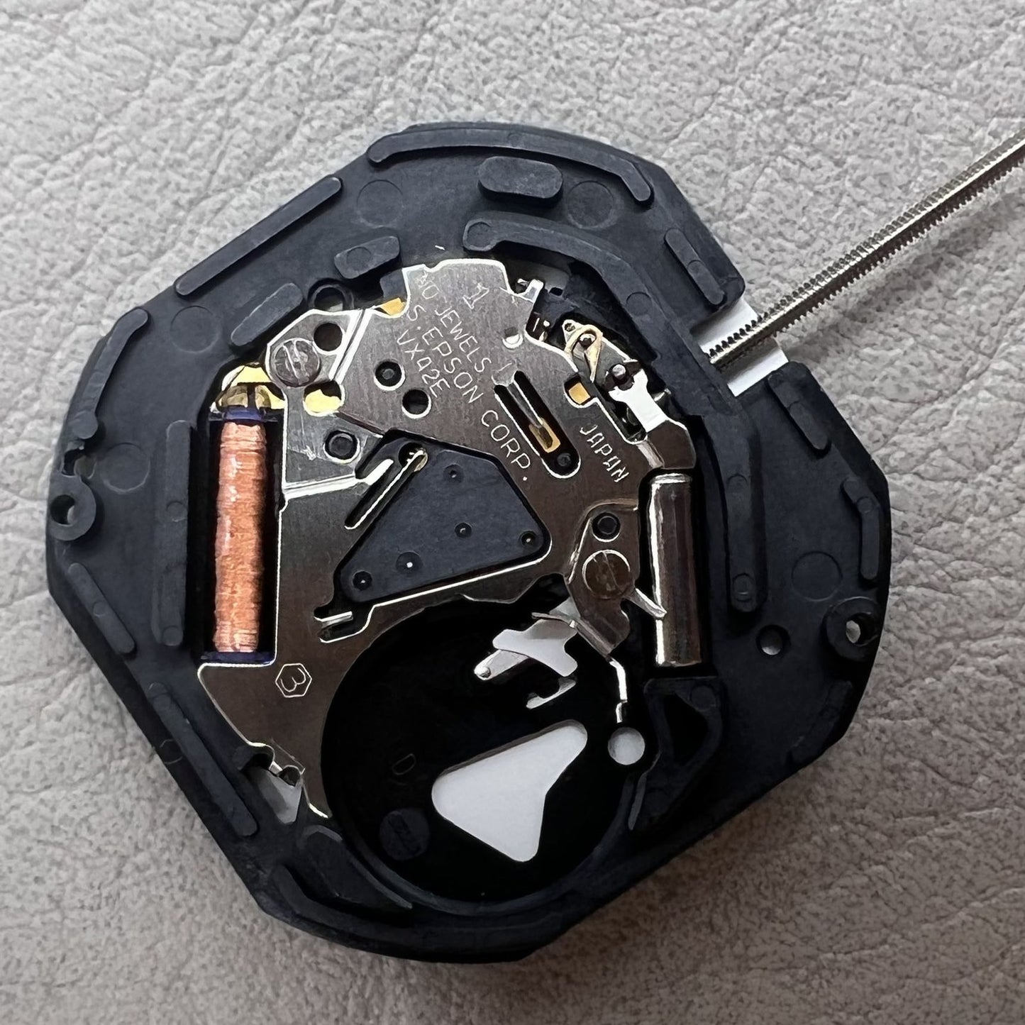 2 PIECES Japan Epson VX42.E Quartz Movement 3 Hands White Disk