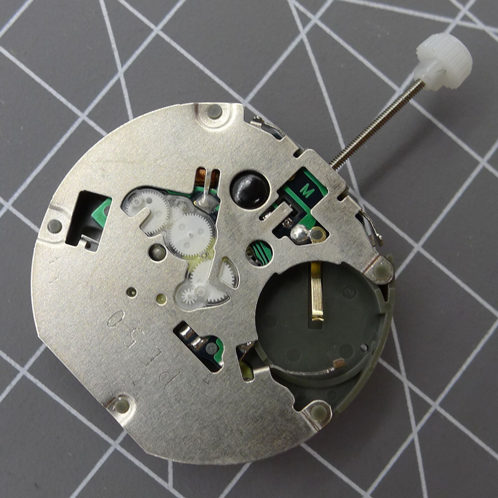 SUNON PE50 quartz watch movement with date display and small second hand for precise timekeeping