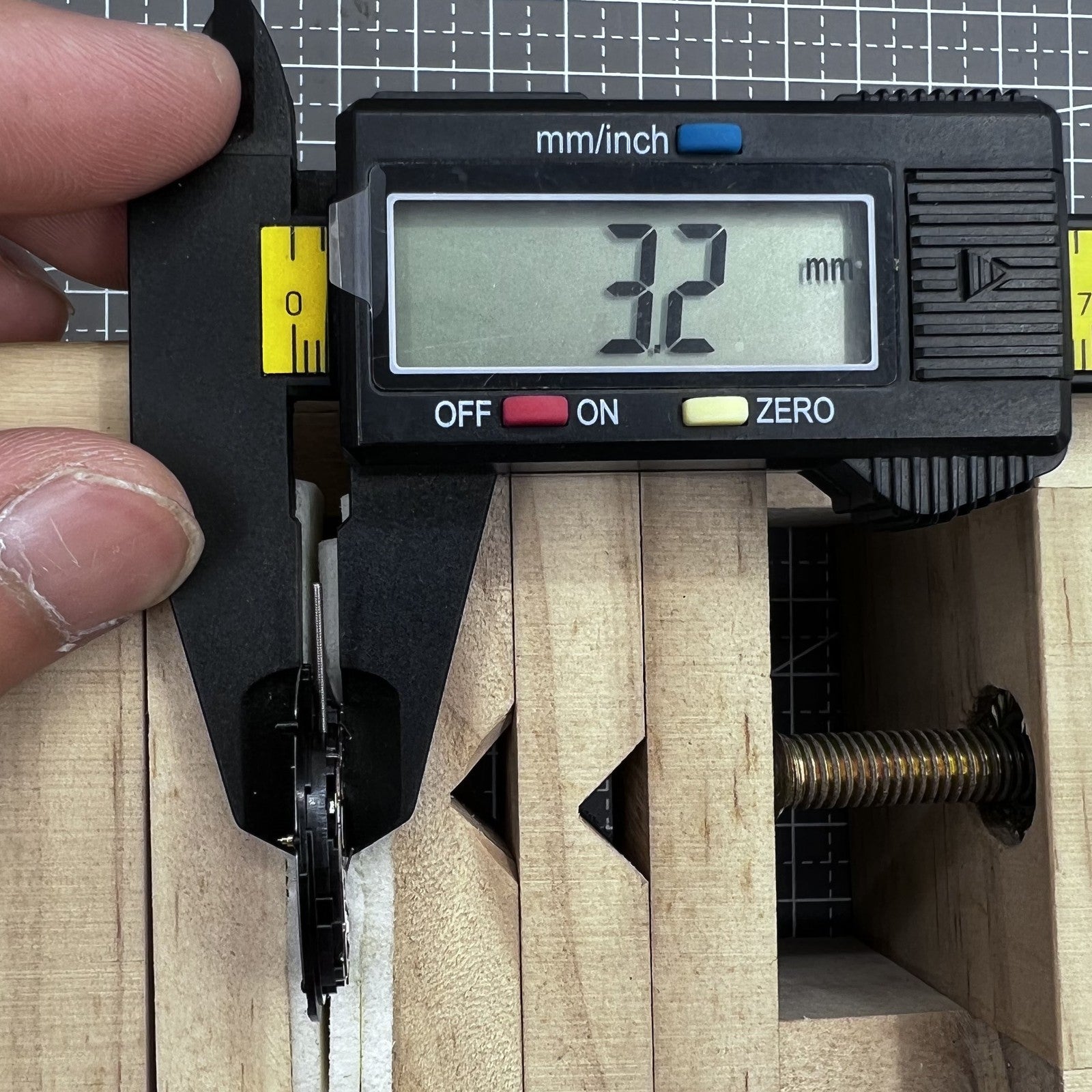 Japan VS3JA quartz watch movement with eco-drive solar power for accurate, eco-friendly timekeeping.