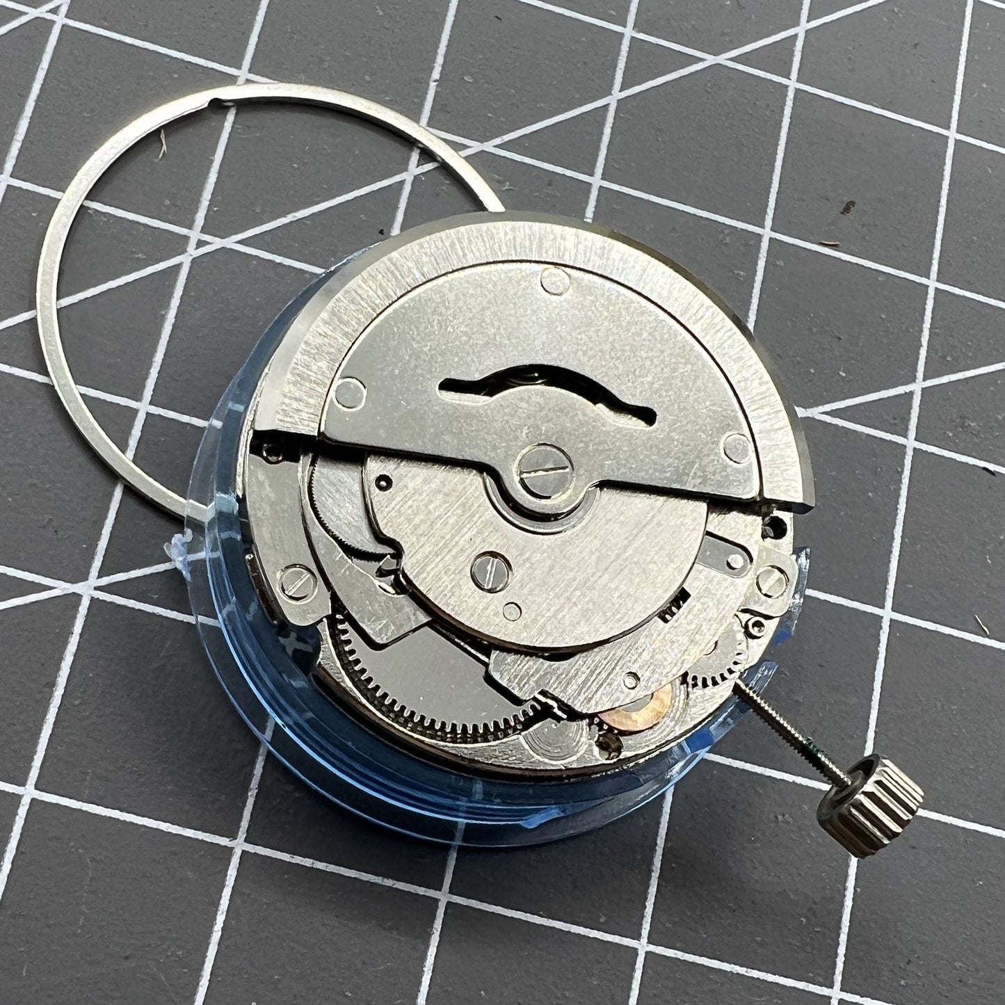 TY2806 Seagull ST1612 mechanical automatic watch movement showcasing date function for accurate timekeeping.