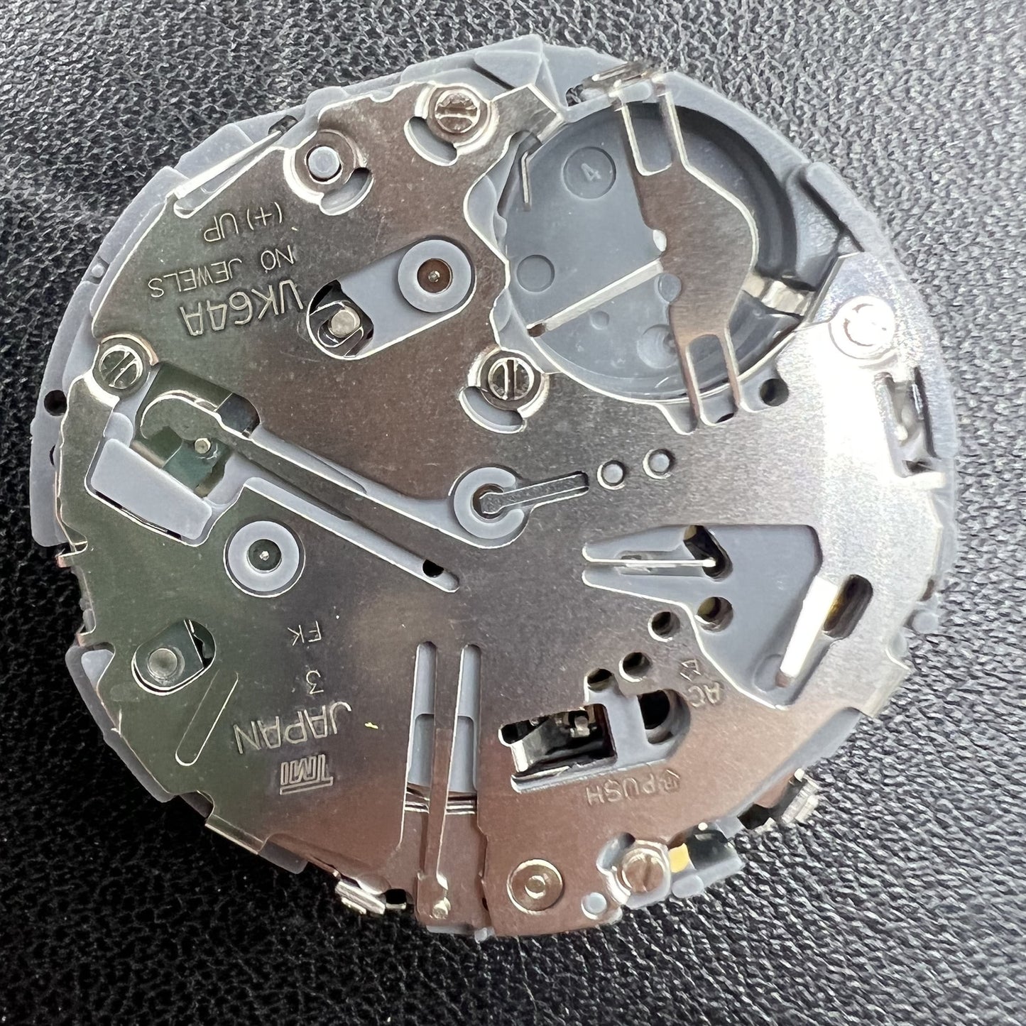 Japan Hattori VK64A quartz watch movement featuring date display at 6 o'clock, precise and reliable timekeeping.