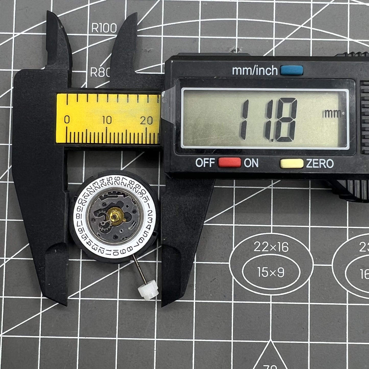 ETA804.114 Quartz Movement Single Calendar Date at 3