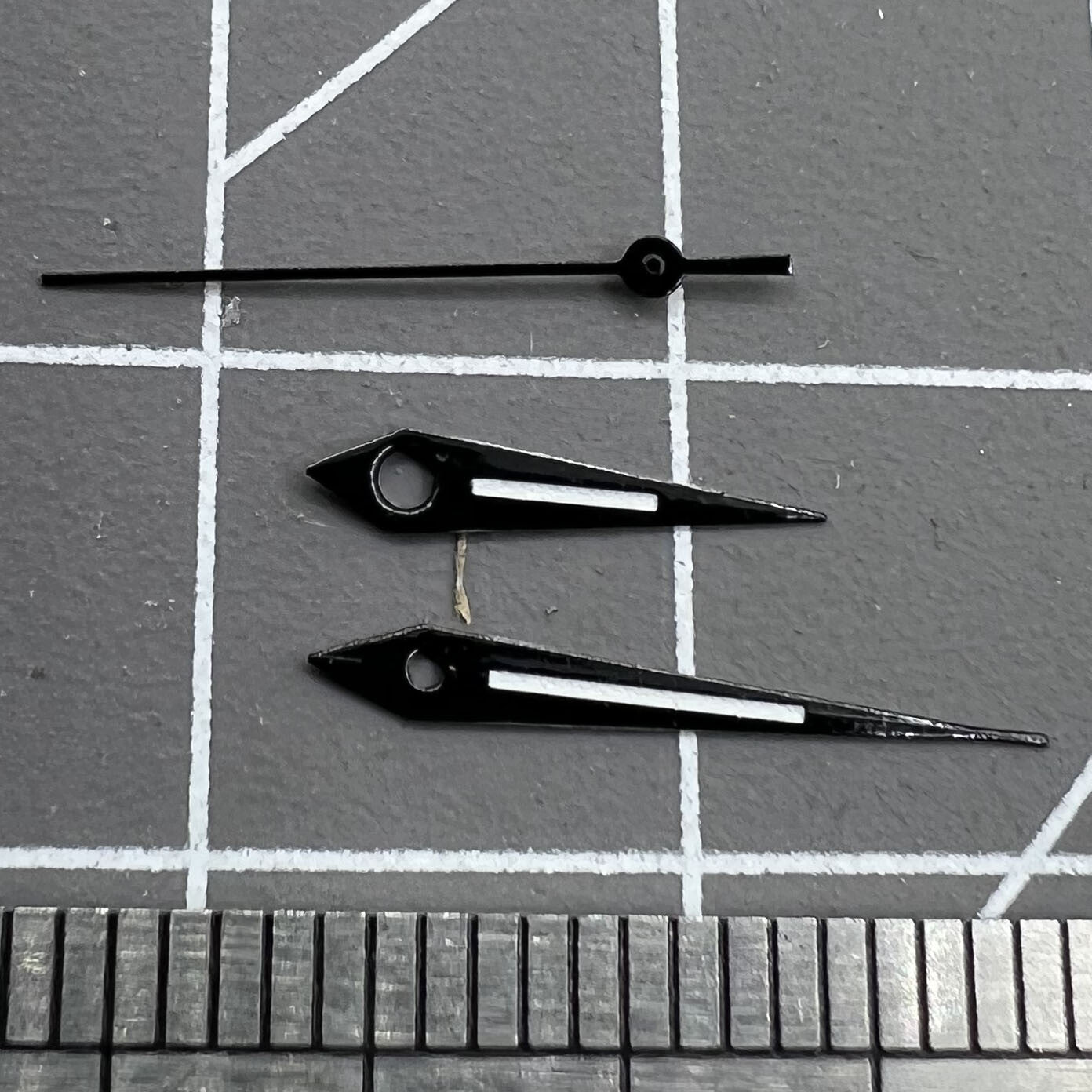Black trim luminous watch hands for Miyota 2035 quartz movement, enhancing low-light visibility ? P1-H3-C48.