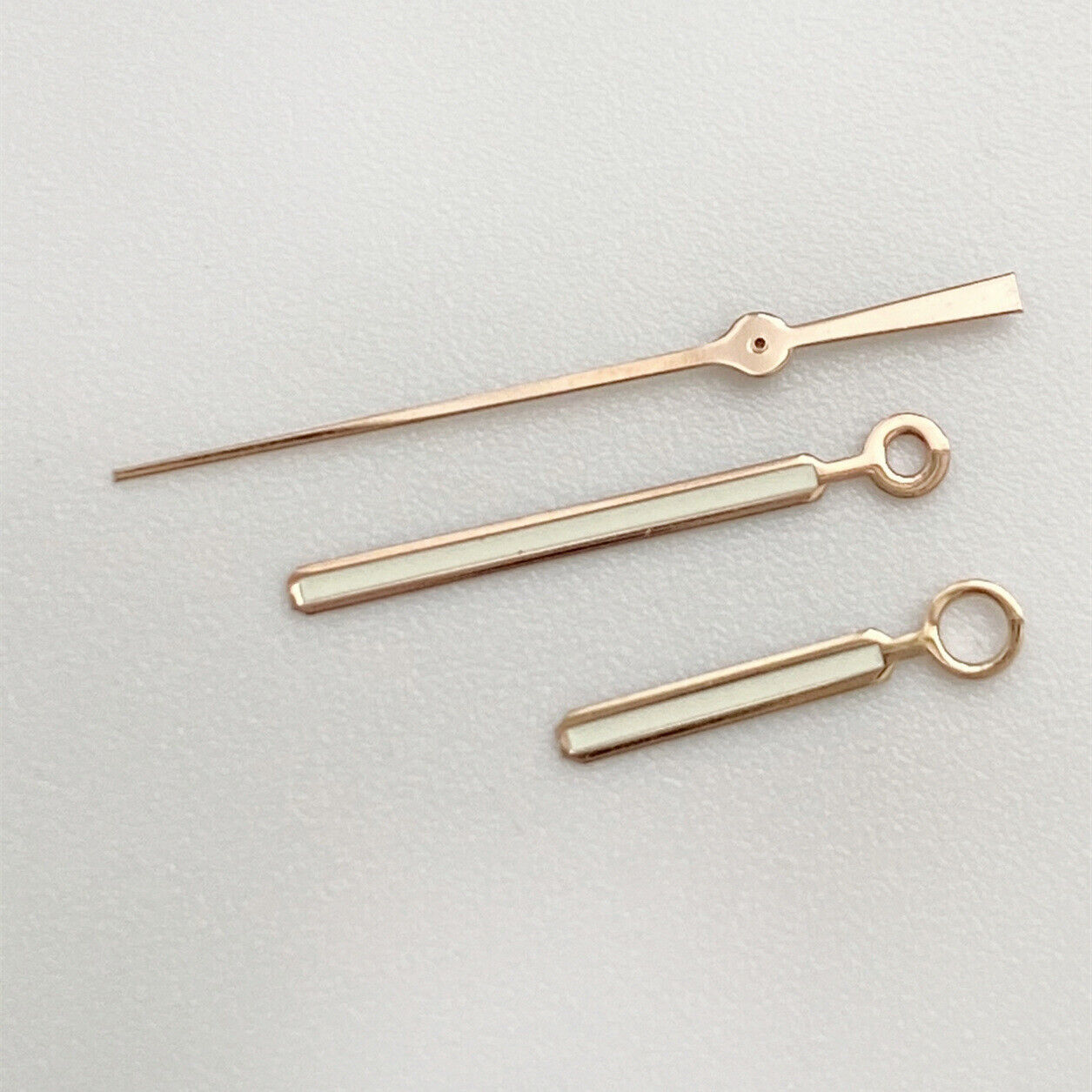 Green luminous rose gold-trimmed watch hands by AP, fits NH35, NH36, SKX007, SBBN for enhanced low-light visibility.