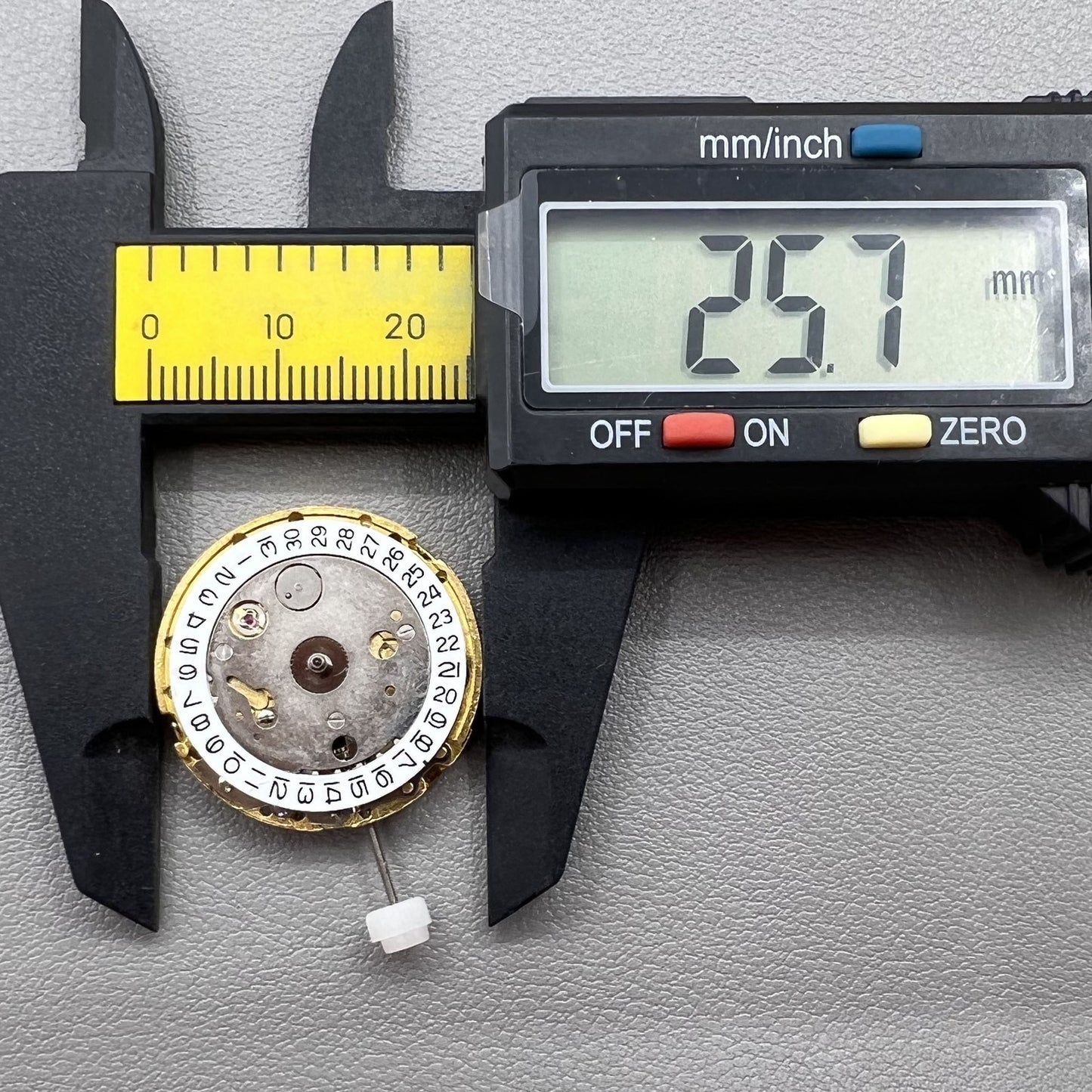 MINGZHU 2813 8205 golden automatic watch movement featuring 3 hands and date display at 3 o?clock