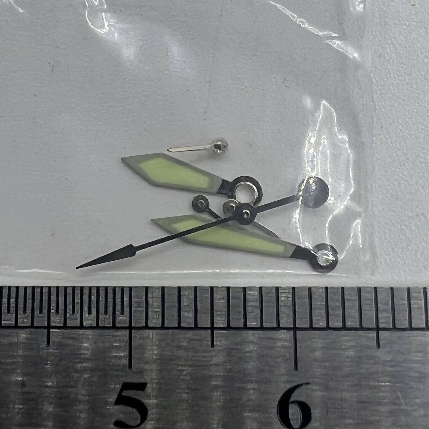 Spitze, 11 mm, silberfarbene Zierleiste, grün leuchtende Uhrzeiger für Miyota 0S20-Uhrwerk