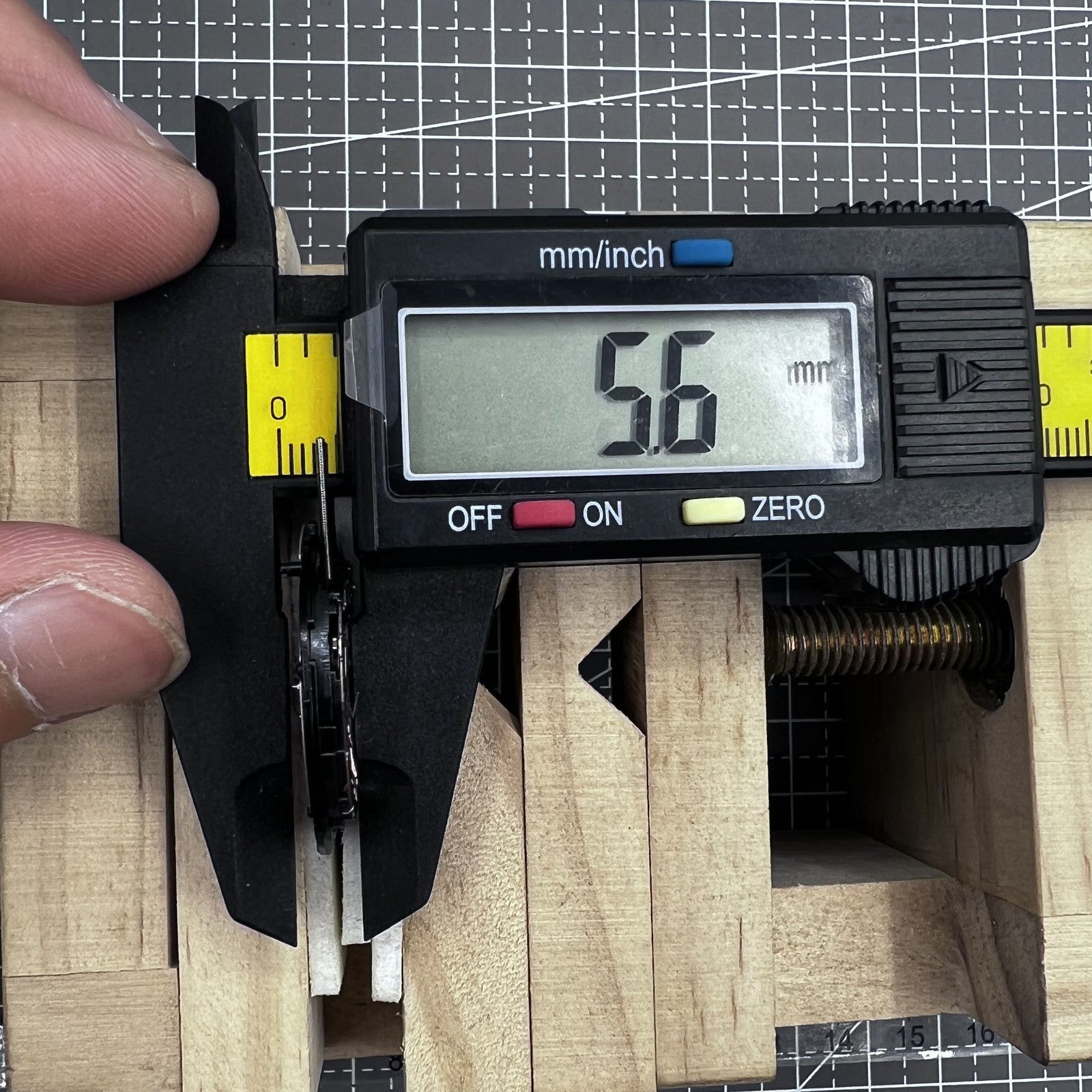 Japan VS3JA quartz watch movement with eco-drive solar power for accurate and eco-friendly timekeeping.