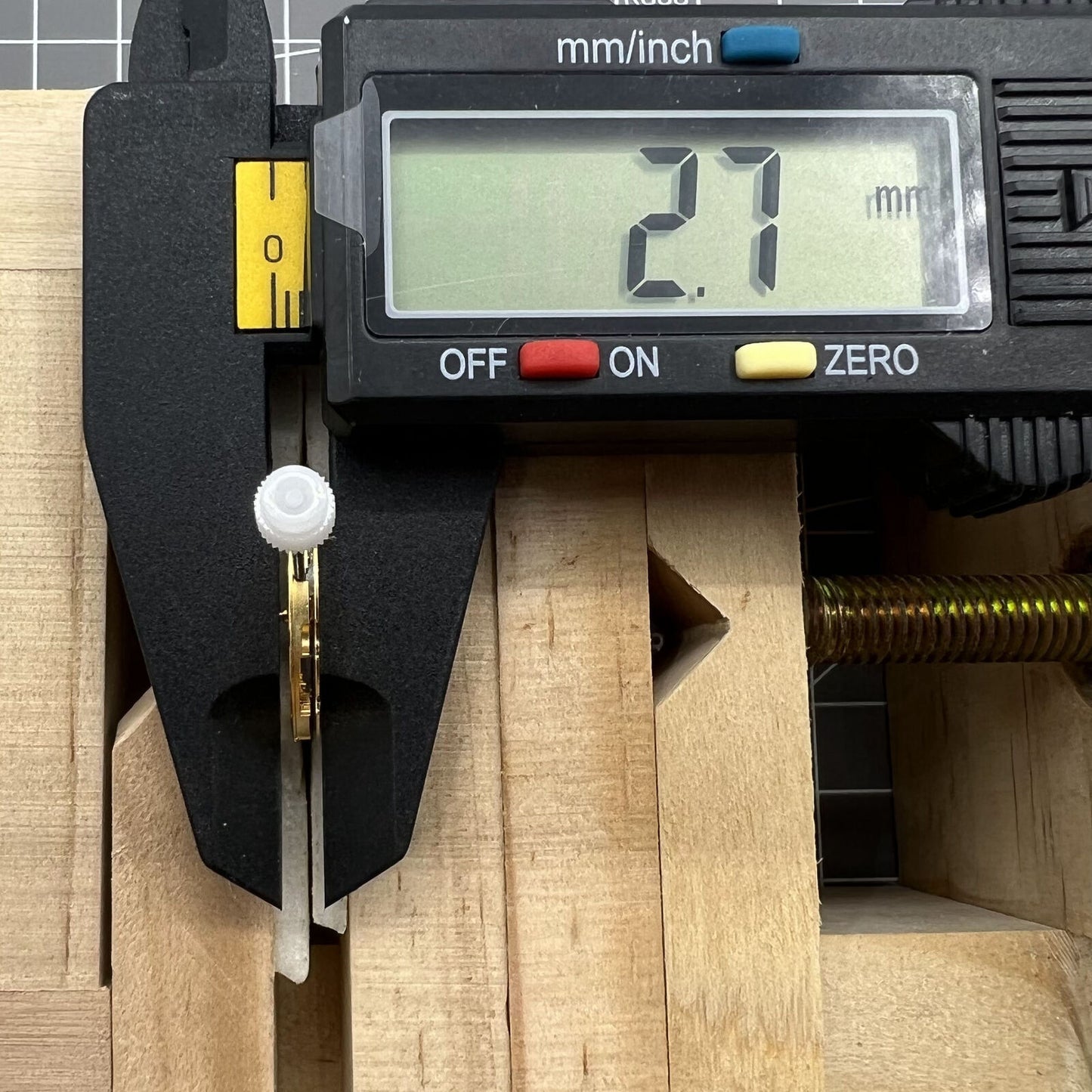 Swiss Made ETA E61.031 quartz watch movement with 2 hands, precision timing for watch accessory repairs.