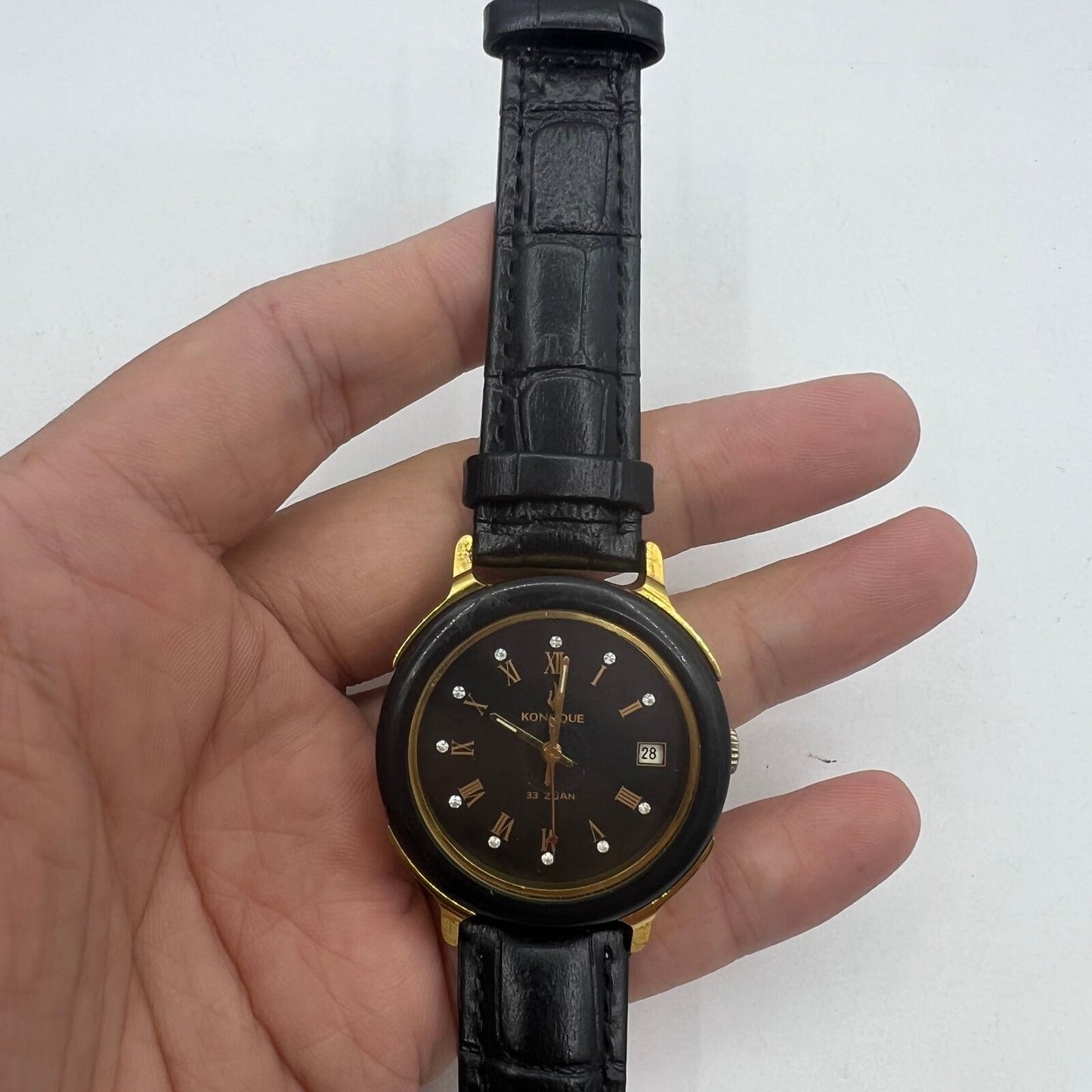 Montre mécanique automatique 37 mm 33 Jews, cadran noir avec chiffres romains dorés