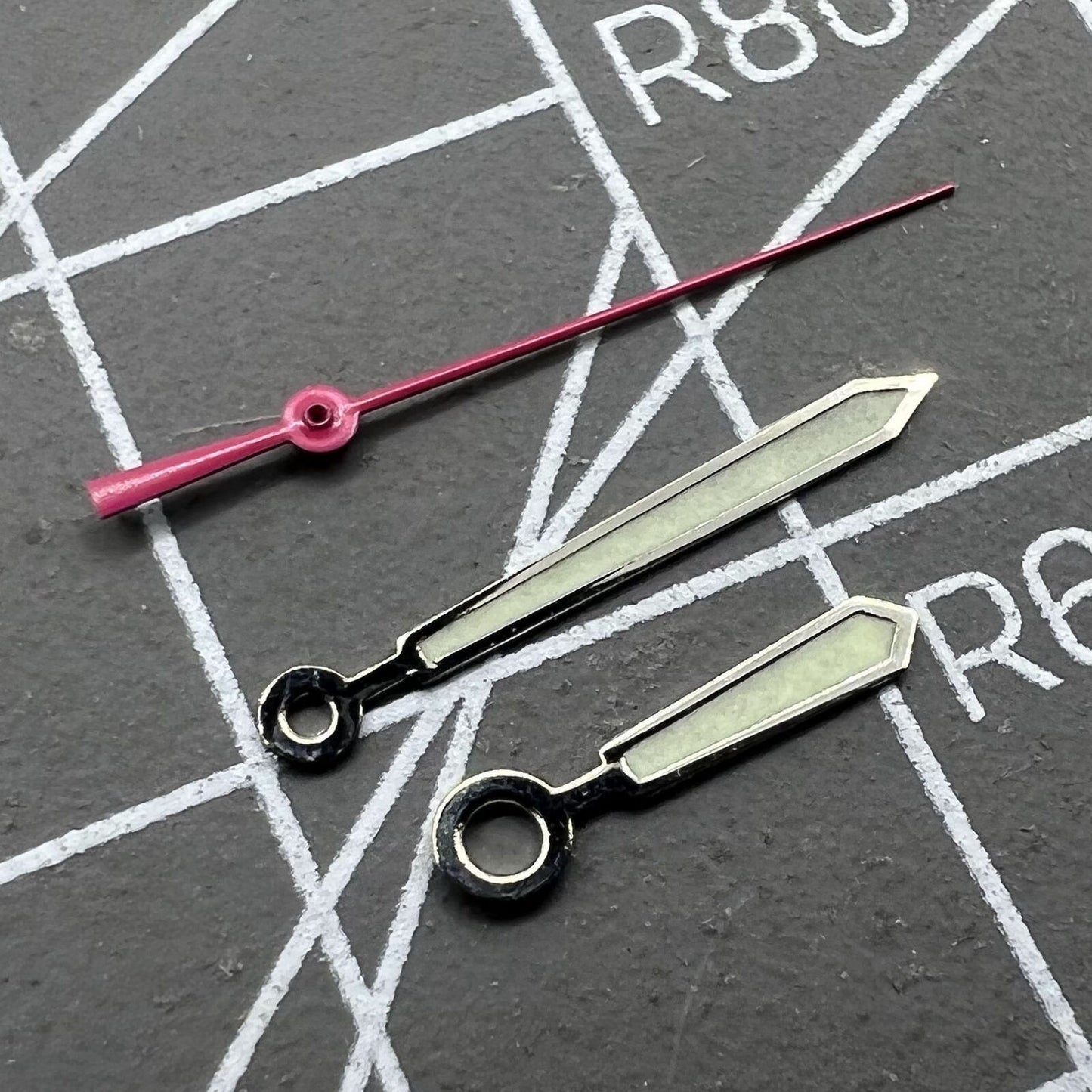 Aiguilles de montre luminescentes vertes argentées de 12,5 mm pour mouvement à quartz Ronda 515
