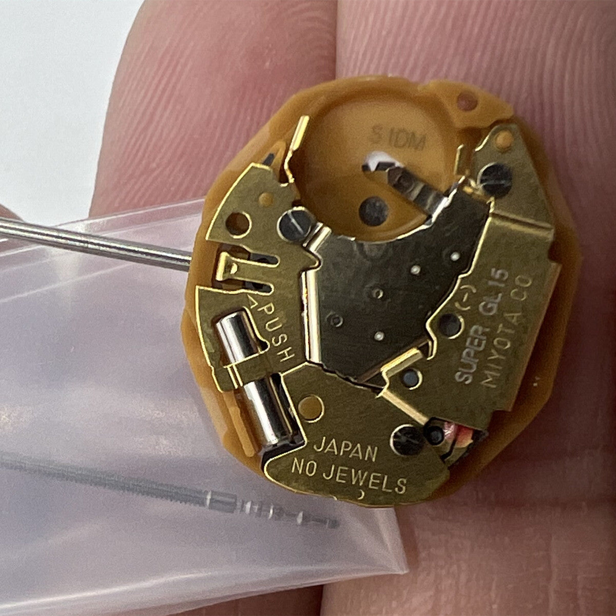 Miyota GL15 Japan quartz watch movement with date display at 6 o'clock, Japan made quality.