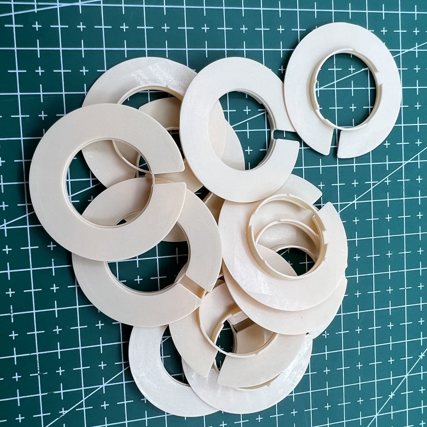 #T-676-SIZE 8.75 12 STÜCK 2 Ligne Größen Uhrwerkgehäuse Abstandshalter Gehäuseringhalter
