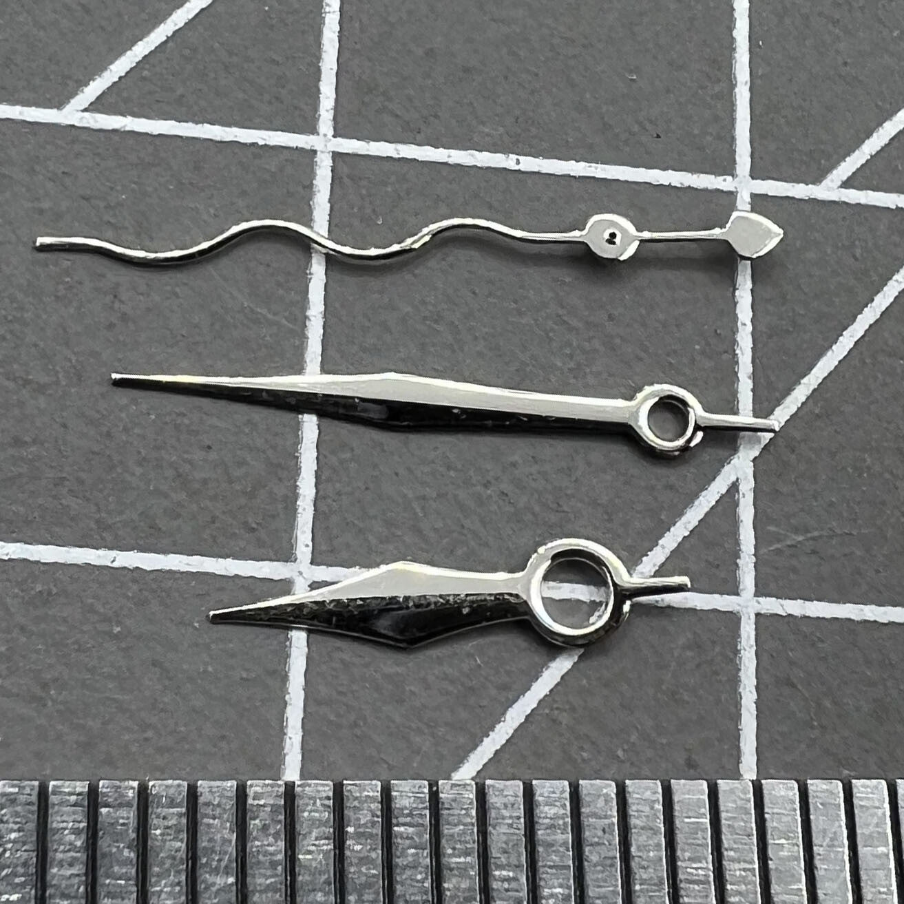 WaveShape precision second hand in wave design, compatible with NH35/NH36/4R/7S watch movements.