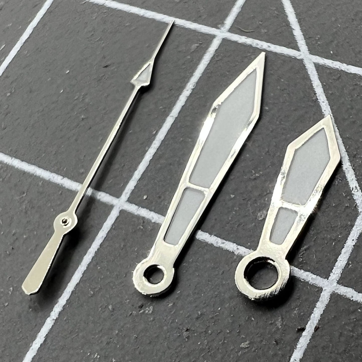 Arrow-shaped 12mm silver trim watch hands, compatible with Miyota 2315, 2035, 2036 movements.
