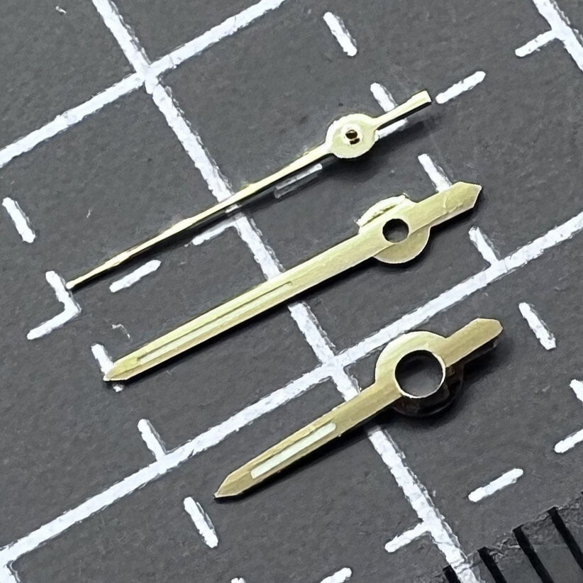 2 Sets/Packung 8,6 x 8,5 x 6 mm goldene Zierleisten, grüne Leuchtzeiger für das Uhrwerk ETA 2671