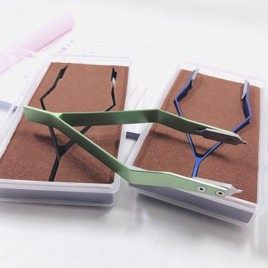 Breitling 7825 spring bar tweezer tool for precise watch strap repair and removal tasks