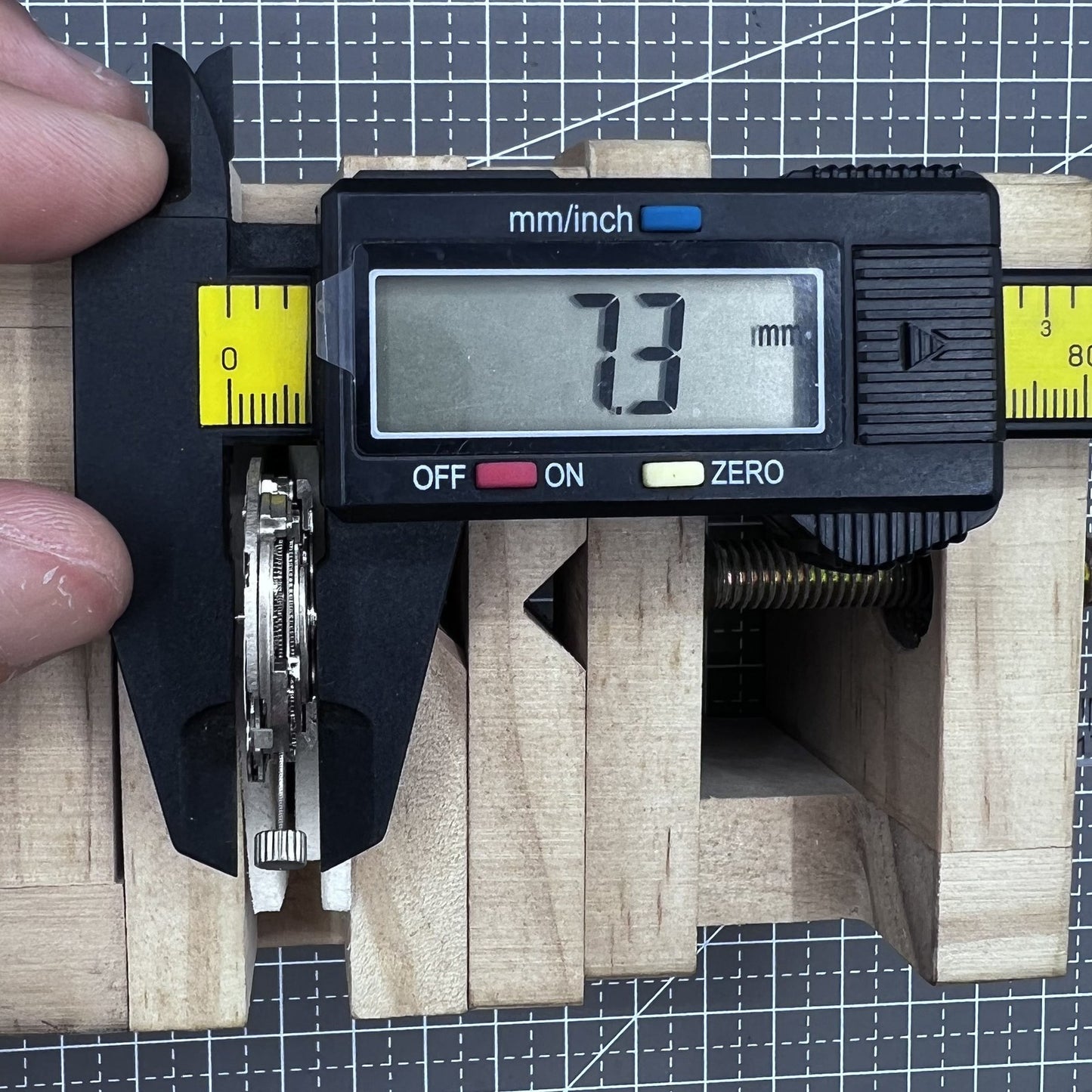Tianjin T17 Mechanical Movement Big Date At 12 Super Thin 2 Hands Small Second